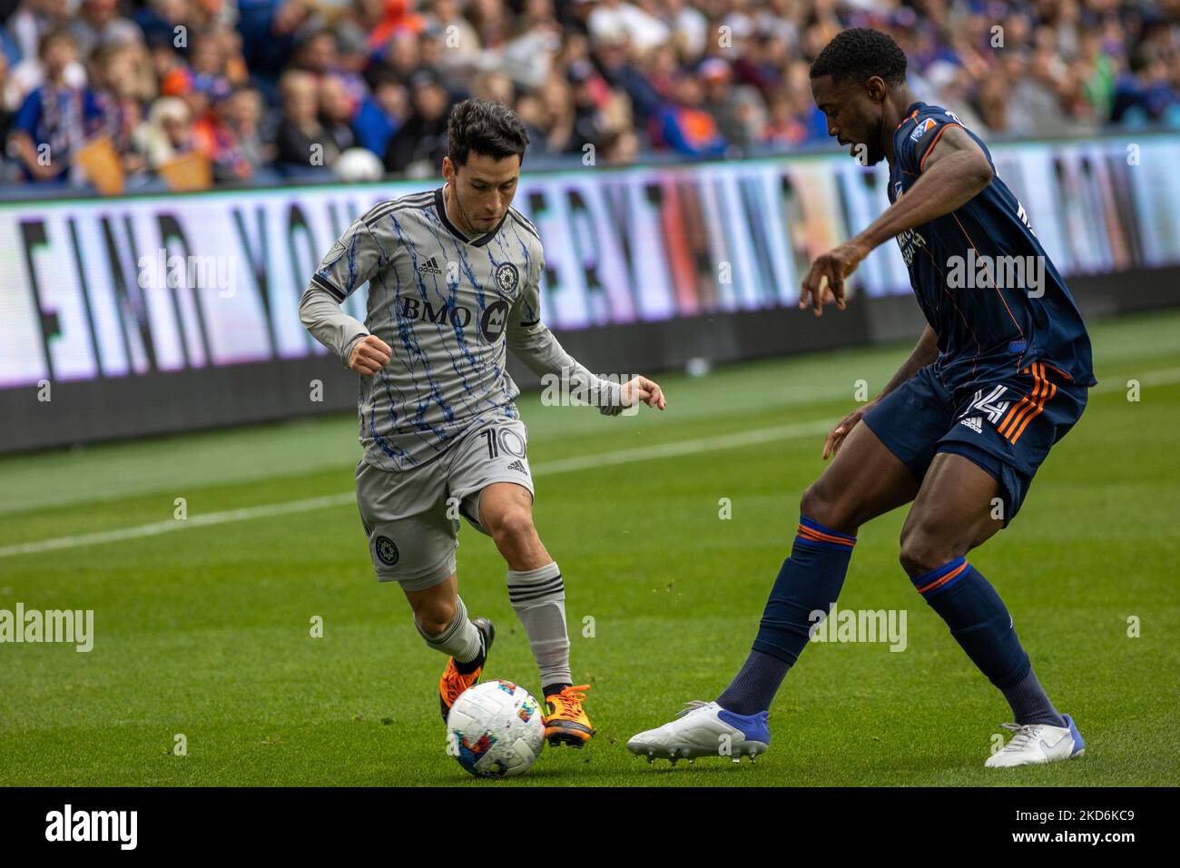 Während eines Fußballspiels der Major League zwischen dem FC Cincinnati und CF Montréal im TQL Stadium in Cincinnati, Ohio. Samstag, 2. April 2022. Montreal besiegte Cincinnati 4:3. (Foto von Jason Whitman/NurPhoto) Stockfoto