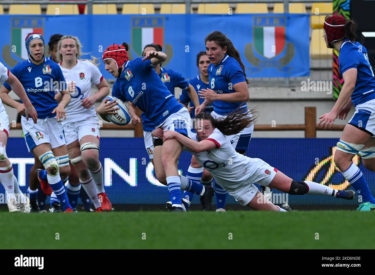 vittoria ostuni minuzzi (italien) und emily scarratt (england) beim Rugby Six Nations Spiel Women Six Nations 2022 - Italien gegen England am 03. April 2022 im Sergio Lanfranchi Stadion in Parma, Italien (Foto: Alessio Tarpini/LiveMedia/NurPhoto) Stockfoto