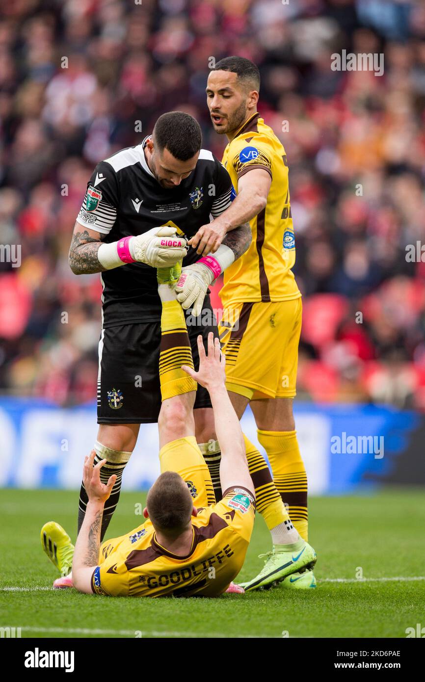 Joe Kizzi von Sutton United Gesten während des Papa John Trophy Finales zwischen Sutton United und Rotherham United am Sonntag, 3.. April 2022 im Wembley Stadium, London. (Foto von Federico Maranesi/MI News/NurPhoto) Stockfoto