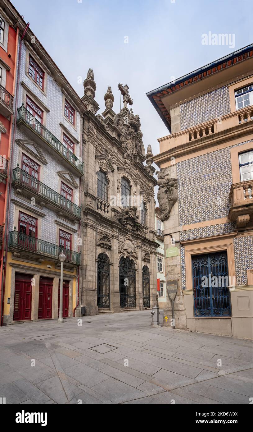 Igreja da Misericordia (Kirche der Barmherzigkeit) in der Rua das Flores Street - Porto, Portugal Stockfoto