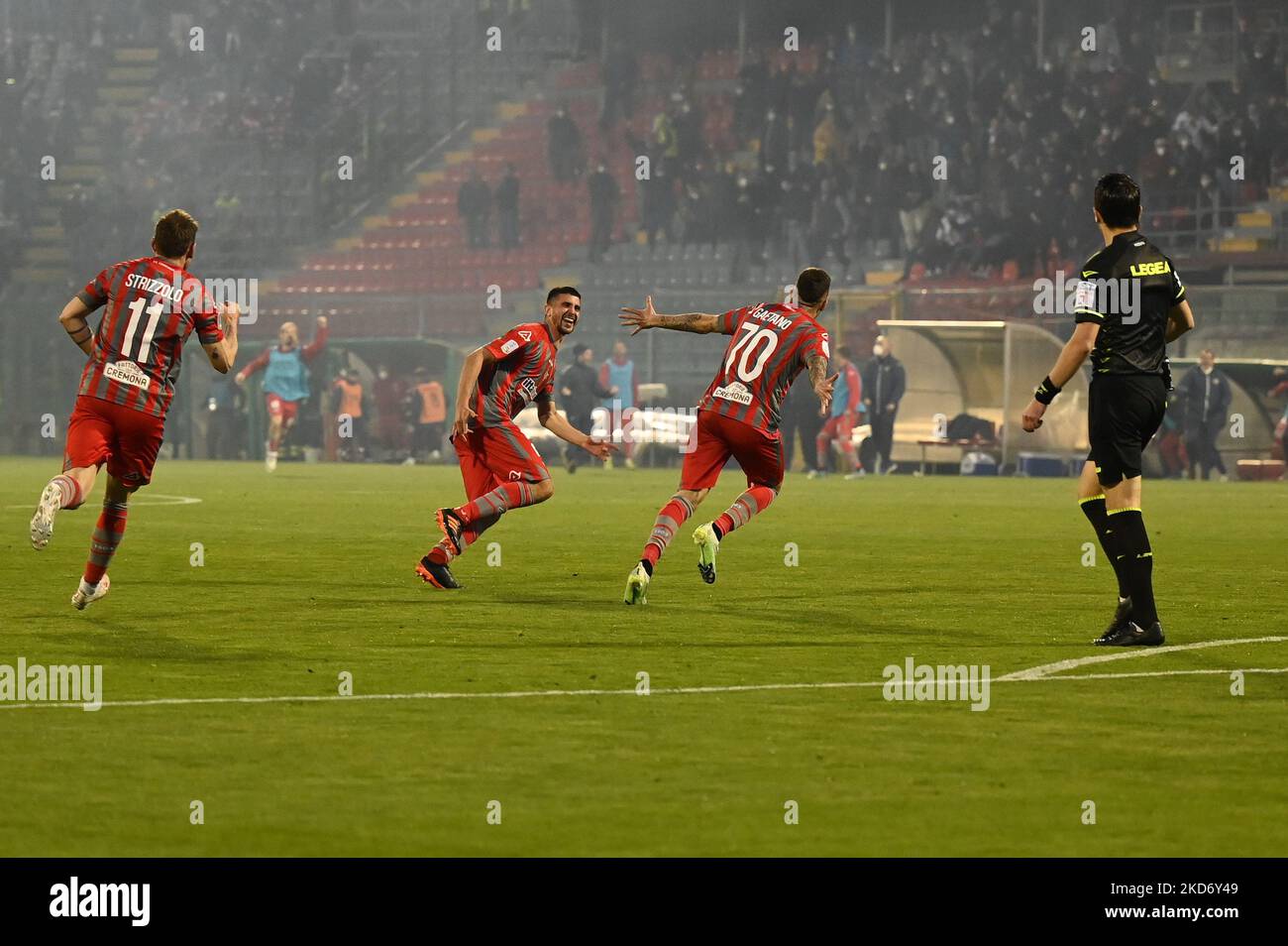 Gianluca Gaetano (Cremonese) feiert das zweite Tor während des italienischen Fußballmatches Serie B US Cremonese gegen US Alessandria am 05. April 2022 im Stadio Giovanni Zini in Cremona, Italien (Foto: Alessio Tarpini/LiveMedia/NurPhoto) Stockfoto