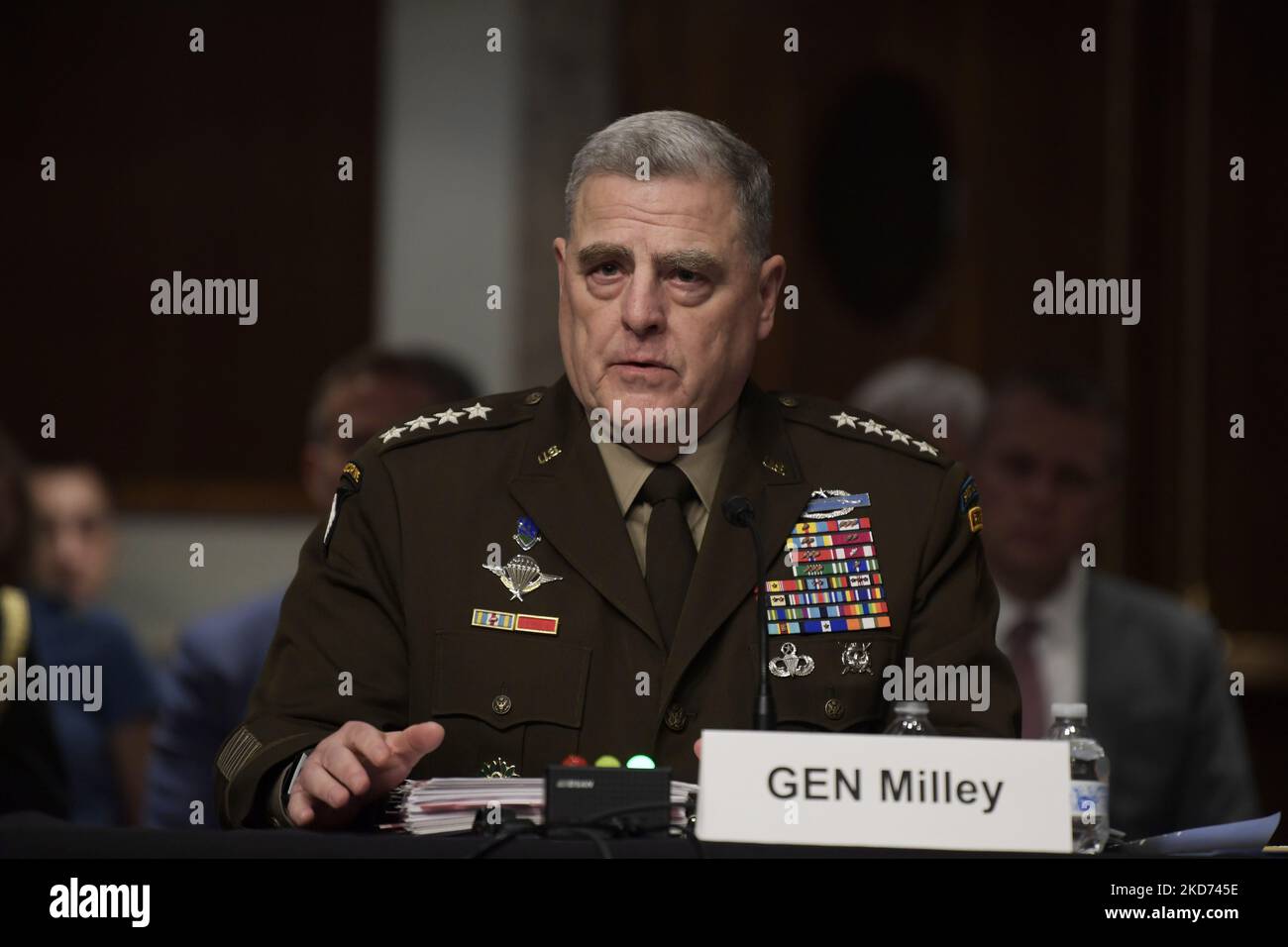 DER US-Vorsitzende des Joint Chief of Staff, Gn Mark A. Milley, bezeugte heute am 07. April 2022 im Dirksen Senat/Capitol Hill in Washington DC, USA, vor dem Armed Services Committee über den Antrag auf Genehmigung des Verteidigungshaushalts für das Geschäftsjahr 2023. (Foto von Lenin Nolly/NurPhoto) Stockfoto