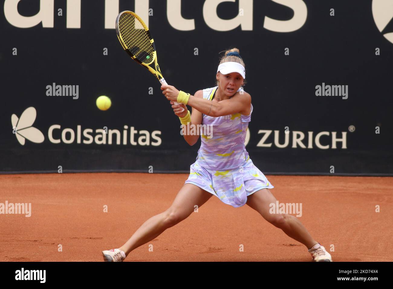 Laura Pigossi aus Brasilien spielt während des Spiels gegen Dayana Yastremska aus der Ukraine beim Copa Colsanitas WTA Turnier am 8. April 2022 in Bogota, Kolumbien. (Foto von Daniel Garzon Herazo/NurPhoto) Stockfoto