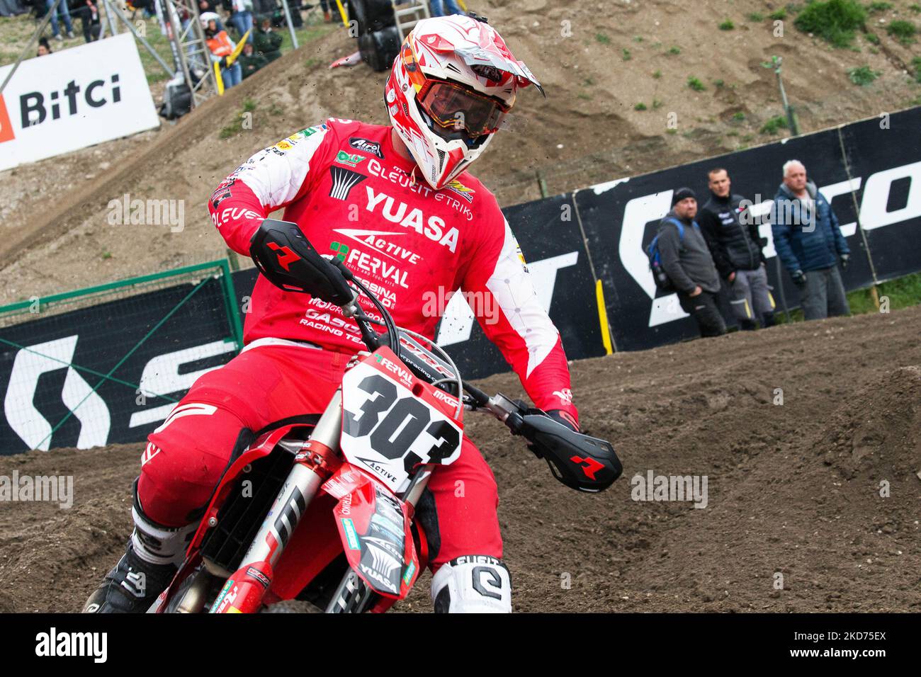 303 ALBERTO FORATO (SM Action Racing Team Yuasa Battery) während der Motocross 2022 FIM MXGP/MX2 Motocross Weltmeisterschaft - MXGP von Trentino (Italien) am 09. April 2022 beim Crossodromo 'il Ciclamino' in Pietromurata, Italien (Foto: Valerio Origo/LiveMedia/NurPhoto) Stockfoto