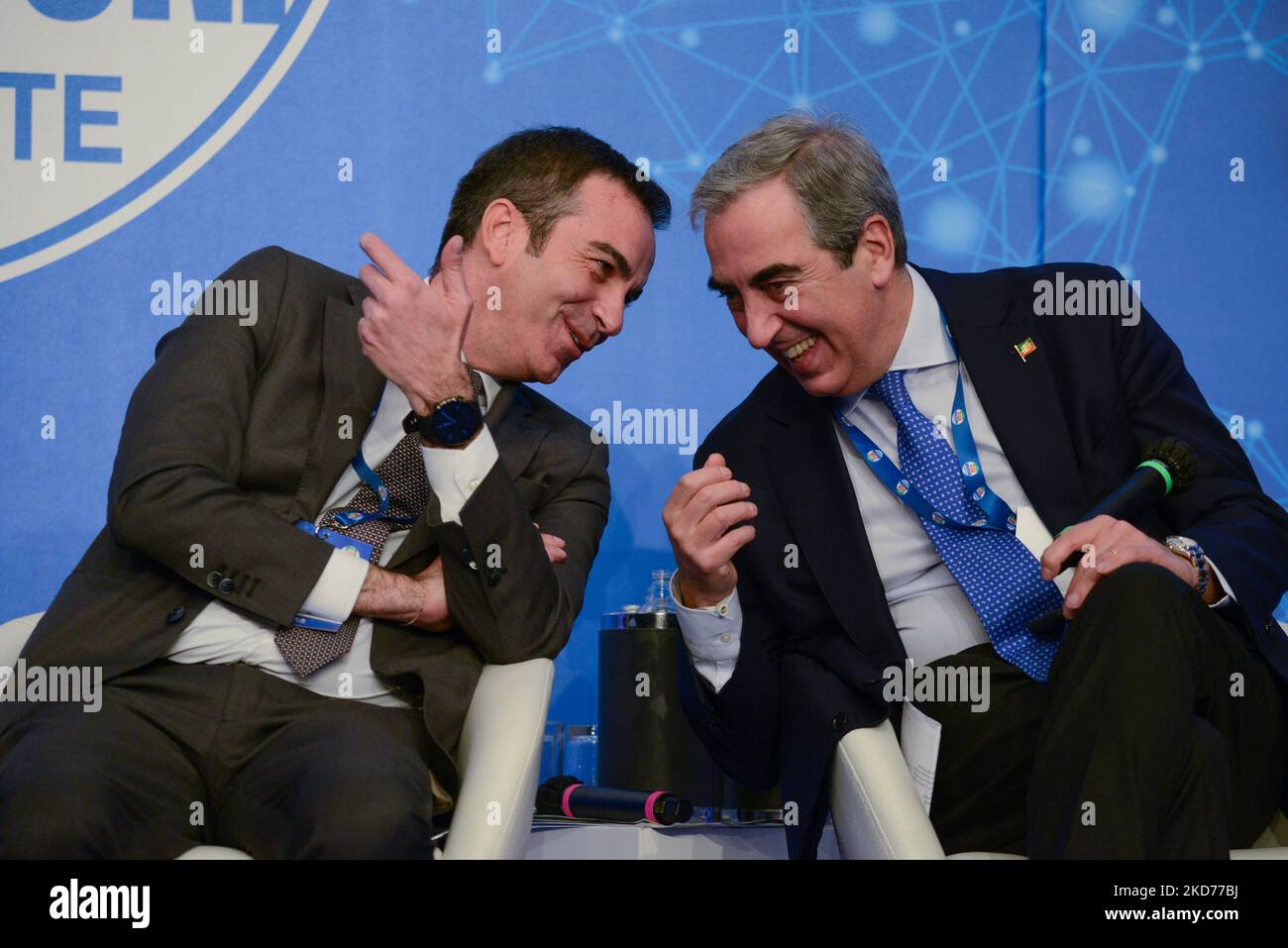 Roberto Occhiuto und Maurizio Gasparri während der Nachrichten zweiten Tag von â € œLâ €™Italia del futuroâ €, Veranstaltung von der politischen Partei Forza Italia organisiert. Am 09. April 2022 im Hotel Parco dei Principi in Rom, Italien (Foto: Gloria Imbrogno/LiveMedia/NurPhoto) Stockfoto