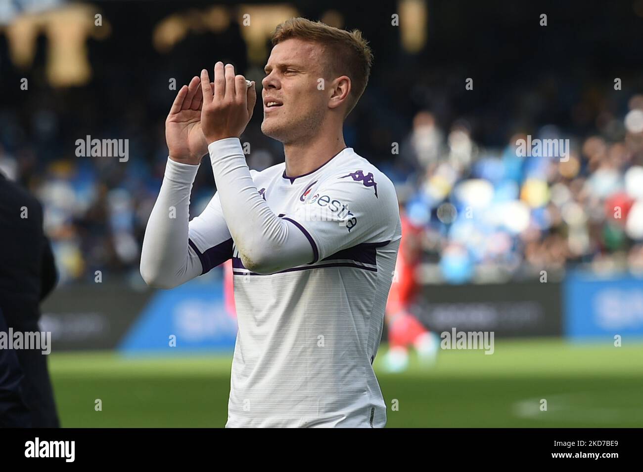 Aleksandr Kokorin von ACF Fiorentina feiert am Ende der Serie Ein Spiel zwischen SSC Napoli und ACF Fiorentina im Stadio Diego Armando Maradona Neapel Italien am 10. April 2022. (Foto von Franco Romano/NurPhoto) Stockfoto