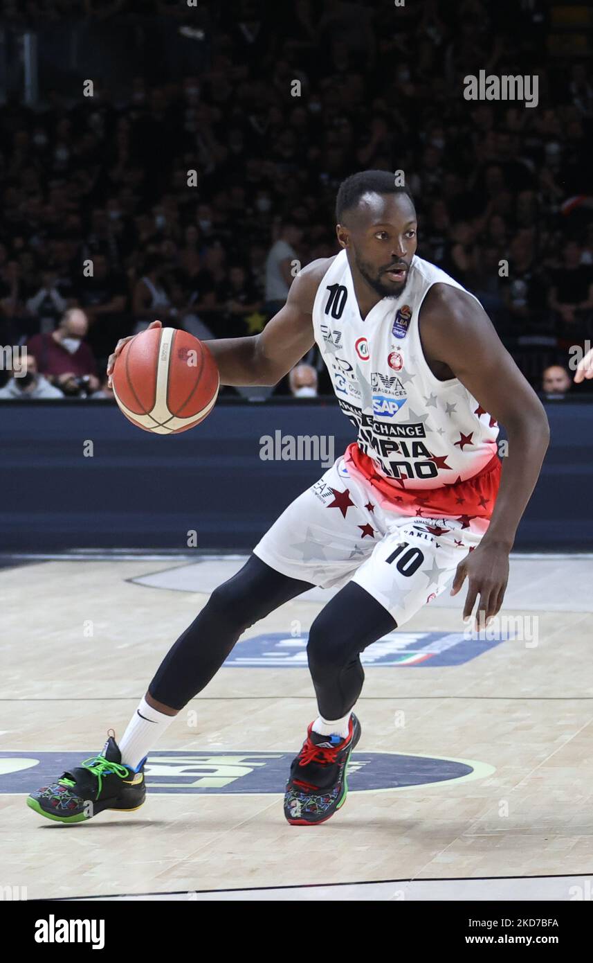 Jerian Grant (Armani Exchange Milano) während der Serie A1 italienischen LBA Basketball-Meisterschaft Spiel Segafredo Virtus Bologna vs. AIX Armani Exchange Olimpia Milano in der Segafredo Arena in Bologna, am 10. April 2022. (Foto von Michele Nucci/LiveMedia/NurPhoto) Stockfoto