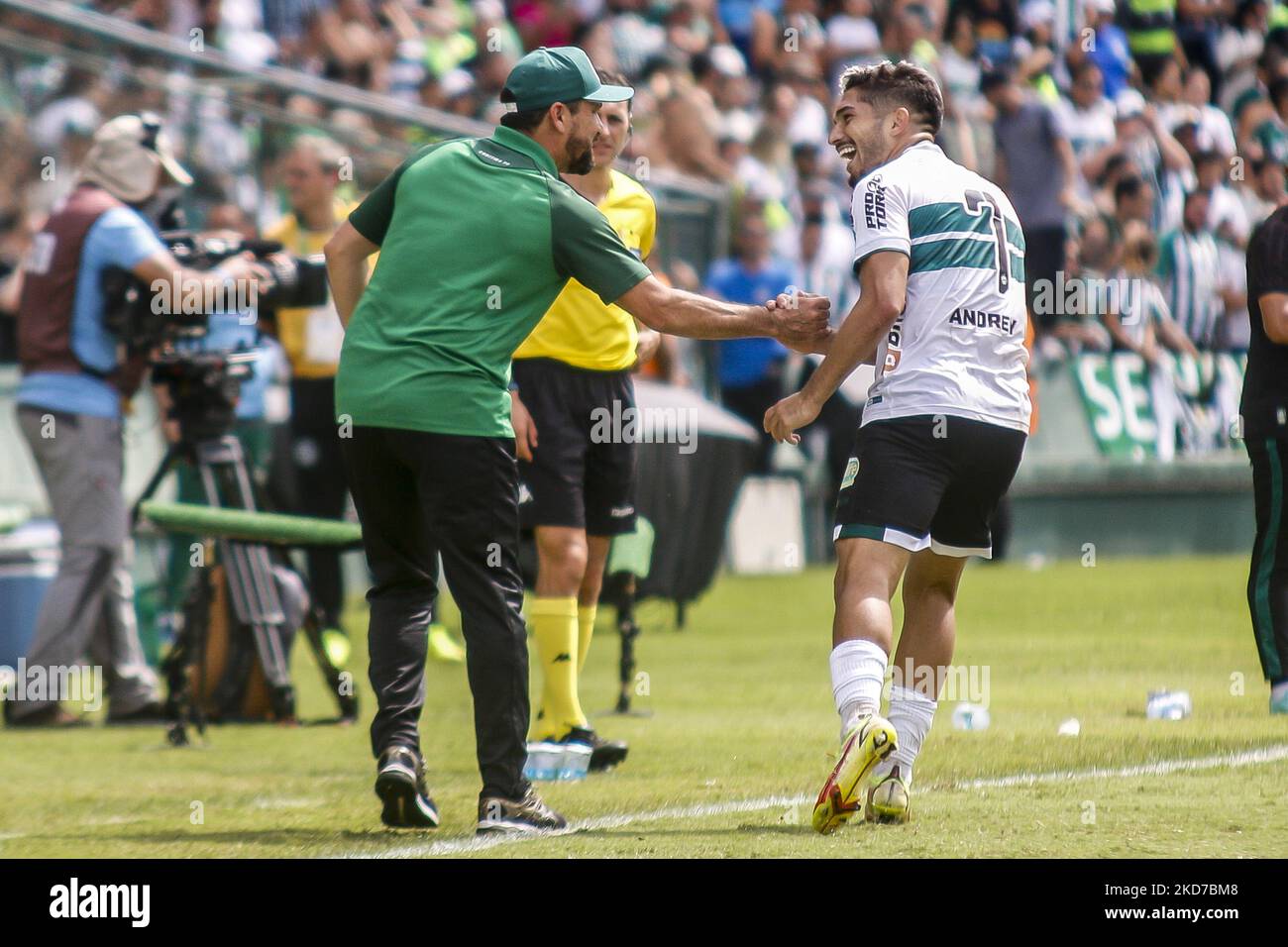 Coritiba gegen Goiás- Brasilianische Liga Serie A 2022 - Roud 1 - Coritiba-Spieler Andrey feiert sein Tor im Spiel gegen Goiás für die Brasilianische Liga Serie A 2022 - Roud 1 am 10. April 2022 im Couto Pereira Stadium in Curitiba, Brasilien. (Foto von Gabriel Machado/NurPhoto) Stockfoto