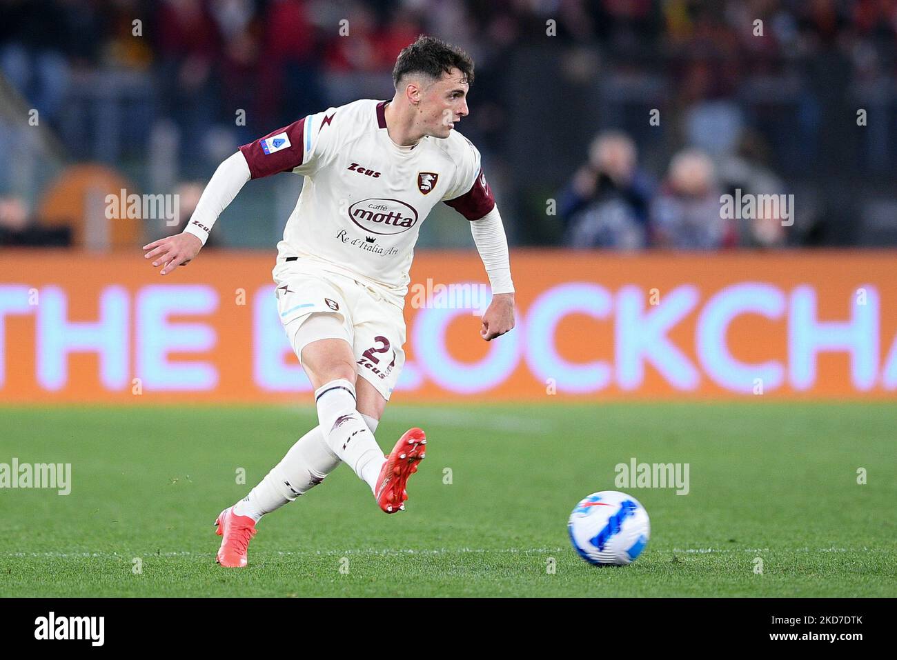 Nadir Zortea von US Salernitana 1919 während des Serie-A-Spiels zwischen AS Roma und US Salernitana 1919 im Stadio Olimpico, Rom, Italien am 10. April 2022. (Foto von Giuseppe Maffia/NurPhoto) Stockfoto