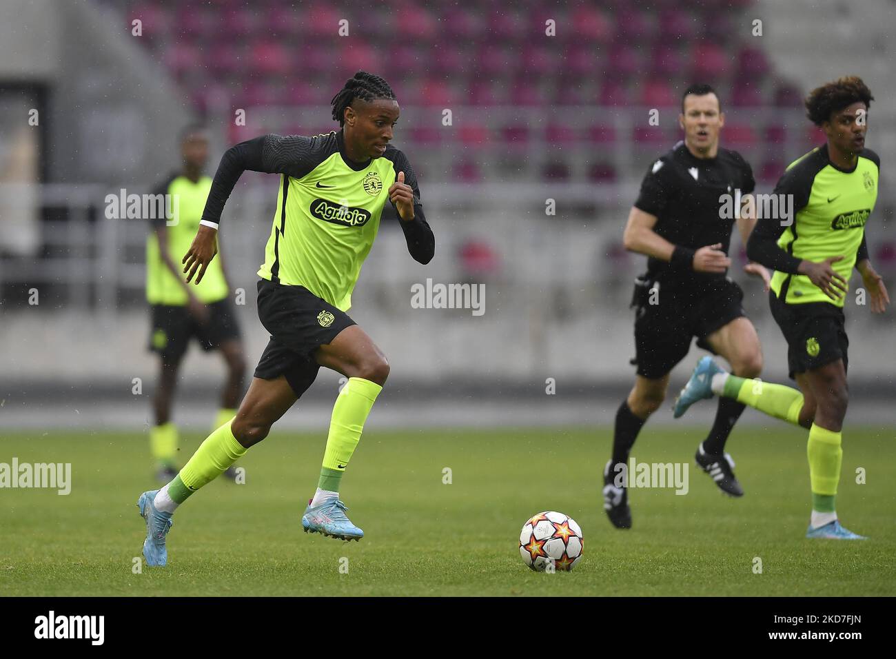 Youssef Ramalho Chermiti in Aktion während der sechzehn-jährigen UEFA-Jugendliga-Runde zwischen Dynamo Kiew und Sporting CP am 7. April 2022 im Rapid-Giulesti-Stadion in Bukarest, Rumänien. (Foto von Alex Nicodim/NurPhoto) Stockfoto