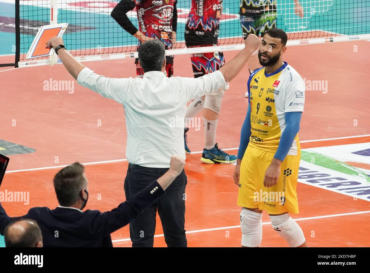 leo-Schuhe-Modulation während der Volleyball-Weltmeisterschaft der italienischen Superliga-Männer in der Serie A - Sir Safety Conad Perugia vs Leo Shoes PerkinElmer Modena am 13. April 2022 im Pala Barton in Perugia, Italien (Foto by Loris Cerquiglini/LiveMedia/NurPhoto) Stockfoto