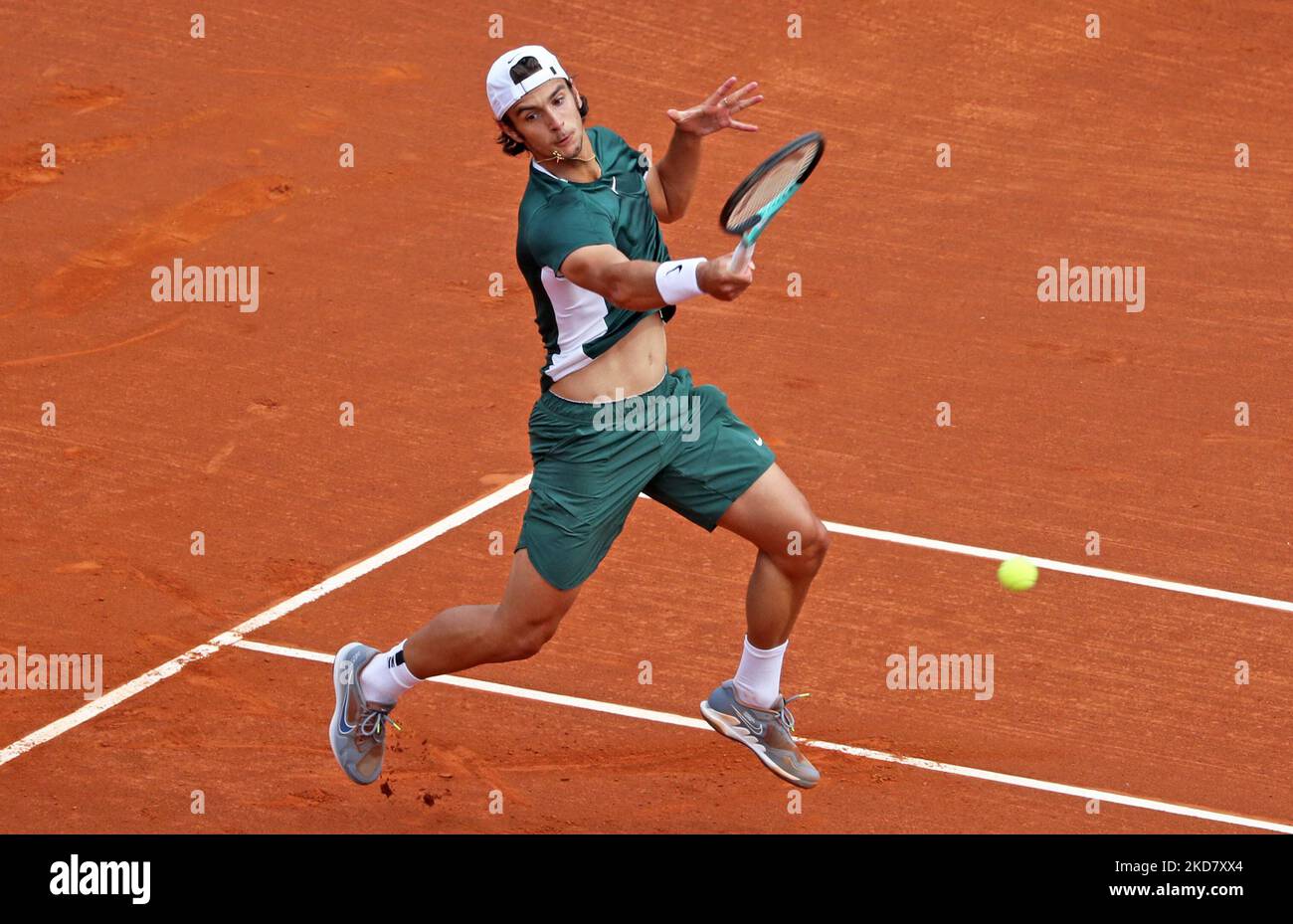 Lorenzo Musetti während des Spiels gegen Sebastian Baez, das dem Tennisturnier Barcelona Open Banc Sabadell, 69. Conde de Godo Trophy, am 18.. April 2022 in Barcelona entspricht. (Foto von Joan Valls/Urbanandsport /NurPhoto) -- (Foto von Urbanandsport/NurPhoto) Stockfoto