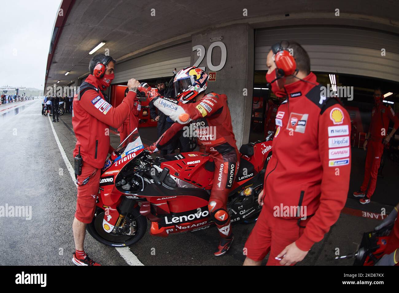 Jack Miller (43) aus Australien und das Ducati Lenovo Team während des Qualifyings des Grande Premio Tissot de Portugal am 23. April 2022 bei Autodromo do Algarve in Lagoa, Algarve, Portugal. (Foto von Jose Breton/Pics Action/NurPhoto) Stockfoto