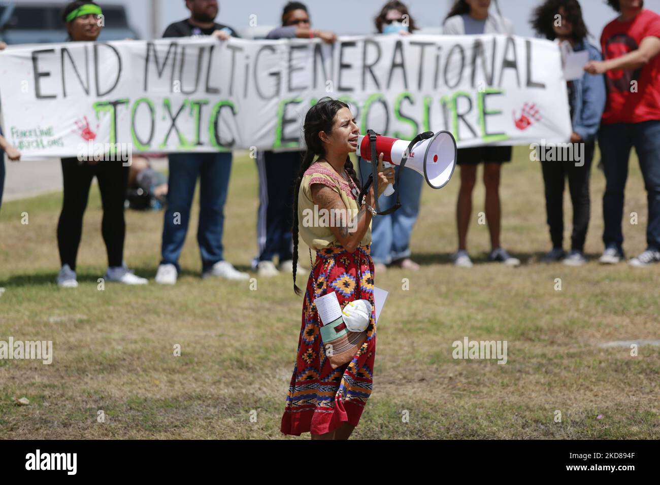 Chiara, eine stolze Karankawa Kadla, führt am 23.. April 2022 einen Protest gegen Enbridge in Corpus Christi, Texas, an. (Foto von Reginald Mathalone/NurPhoto) Stockfoto