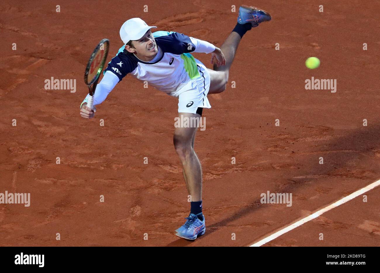 Alex De Minaur während des Spiels gegen Carlos Alcaraz, das dem Halbfinale des Barcelona Open Banc Sabadell Tennisturniers, 69. Conde de Godo Trophy, am 23.. April 2022 in Barcelona entspricht. (Foto von Joan Valls/Urbanandsport/NurPhoto) Stockfoto