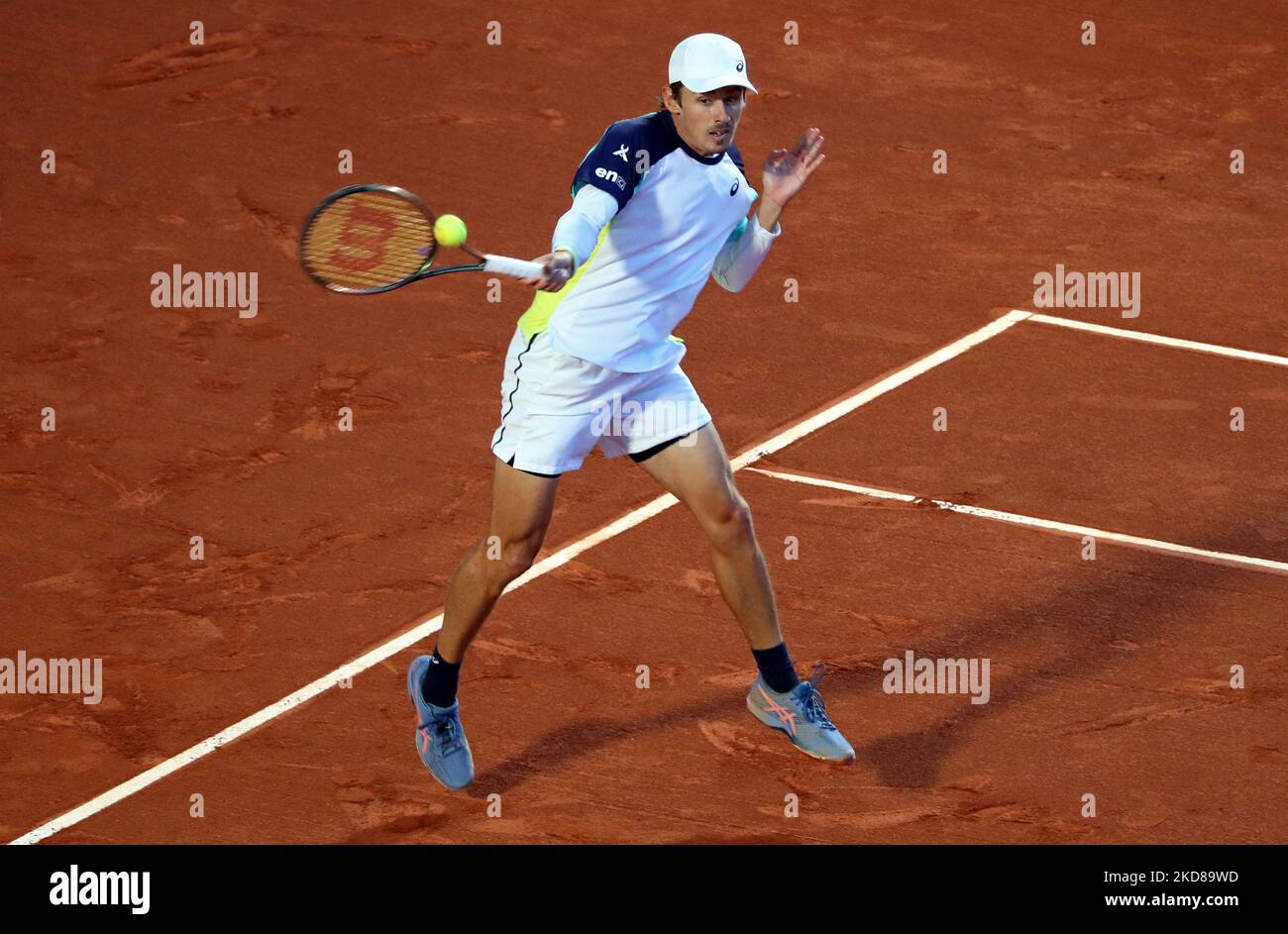 Alex De Minaur während des Spiels gegen Carlos Alcaraz, das dem Halbfinale des Barcelona Open Banc Sabadell Tennisturniers, 69. Conde de Godo Trophy, am 23.. April 2022 in Barcelona entspricht. (Foto von Joan Valls/Urbanandsport/NurPhoto) Stockfoto