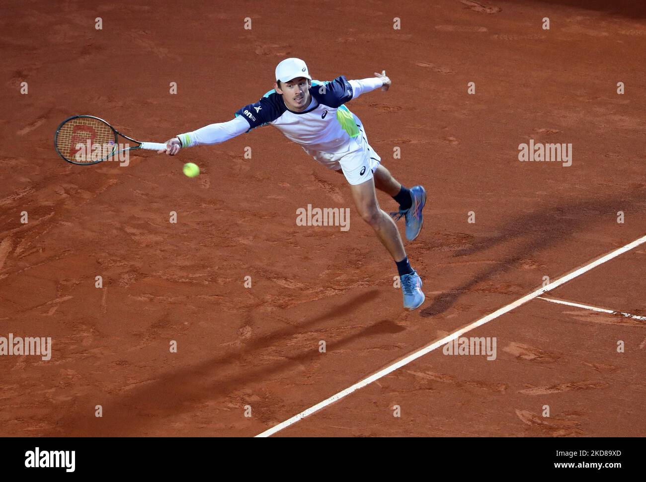 Alex De Minaur während des Spiels gegen Carlos Alcaraz, das dem Halbfinale des Barcelona Open Banc Sabadell Tennisturniers, 69. Conde de Godo Trophy, am 23.. April 2022 in Barcelona entspricht. (Foto von Joan Valls/Urbanandsport/NurPhoto) Stockfoto