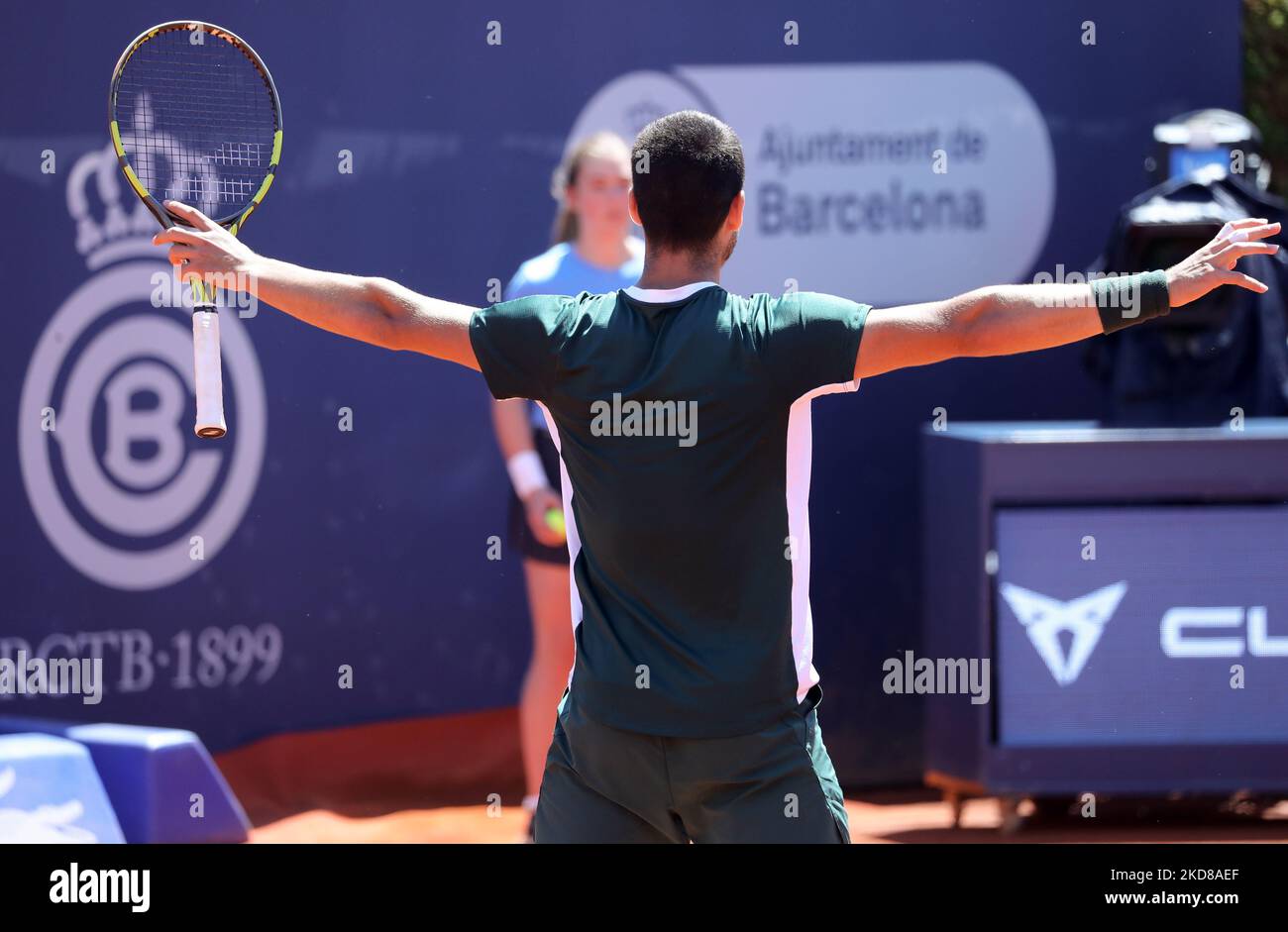 Carlos Alcaraz während der Wiederaufnahme des Spiels gegen Alex De Minaur, das dem Halbfinale des Barcelona Open Banc Sabadell Tennisturniers, 69. Conde de Godo Trophy, am 24.. April 2022 in Barcelona entspricht. (Foto von Joan Valls/Urbanandsport/NurPhoto) Stockfoto