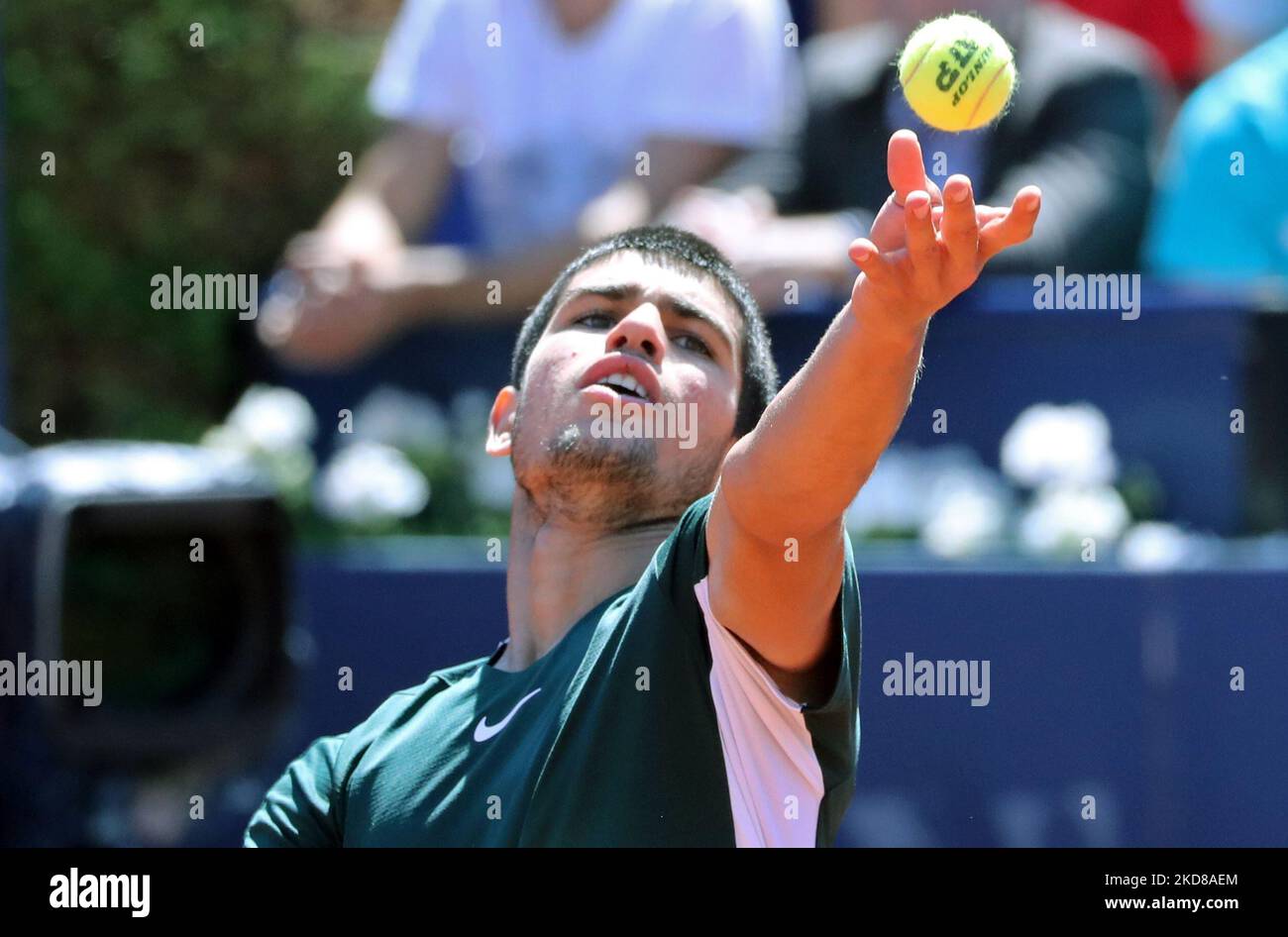 Carlos Alcaraz während der Wiederaufnahme des Spiels gegen Alex De Minaur, das dem Halbfinale des Barcelona Open Banc Sabadell Tennisturniers, 69. Conde de Godo Trophy, am 24.. April 2022 in Barcelona entspricht. (Foto von Joan Valls/Urbanandsport/NurPhoto) Stockfoto