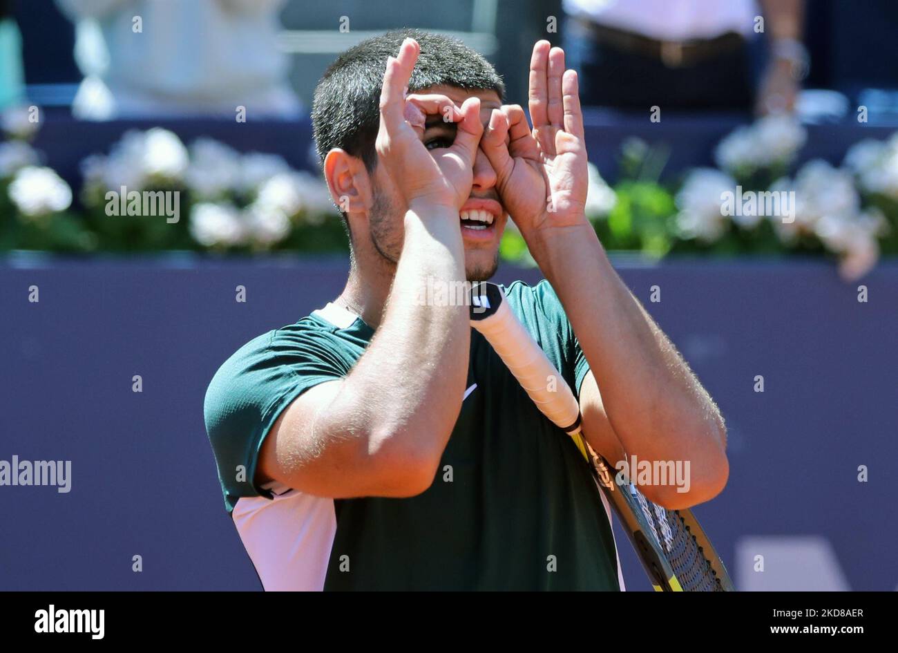 Carlos Alcaraz während der Wiederaufnahme des Spiels gegen Alex De Minaur, das dem Halbfinale des Barcelona Open Banc Sabadell Tennisturniers, 69. Conde de Godo Trophy, am 24.. April 2022 in Barcelona entspricht. (Foto von Joan Valls/Urbanandsport/NurPhoto) Stockfoto