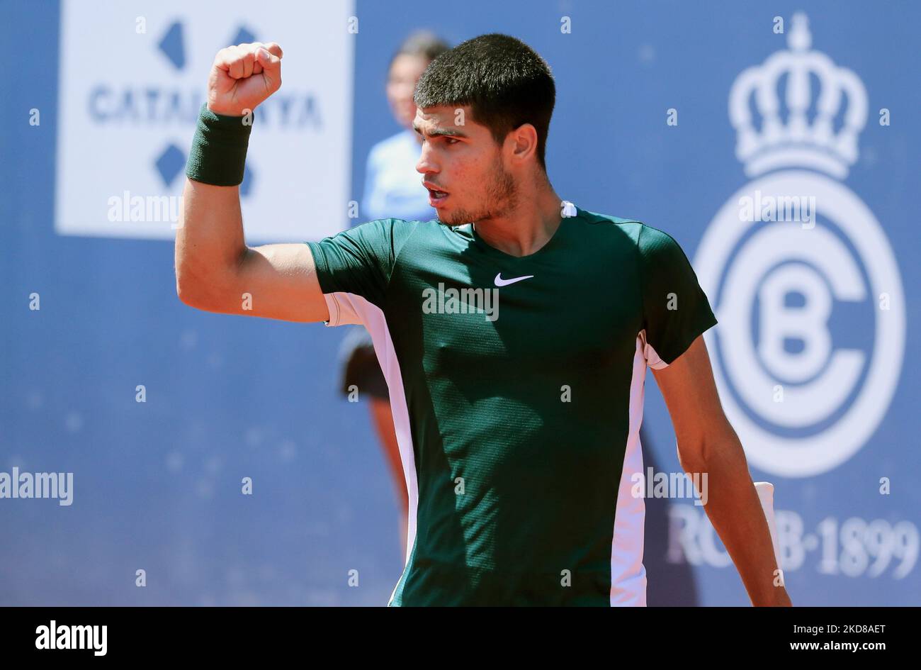 Carlos Alcaraz während der Wiederaufnahme des Spiels gegen Alex De Minaur, das dem Halbfinale des Barcelona Open Banc Sabadell Tennisturniers, 69. Conde de Godo Trophy, am 24.. April 2022 in Barcelona entspricht. (Foto von Joan Valls/Urbanandsport/NurPhoto) Stockfoto