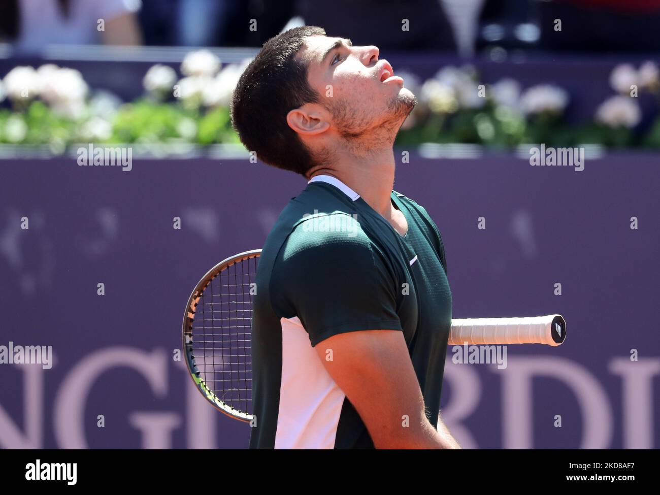 Carlos Alcaraz während der Wiederaufnahme des Spiels gegen Alex De Minaur, das dem Halbfinale des Barcelona Open Banc Sabadell Tennisturniers, 69. Conde de Godo Trophy, am 24.. April 2022 in Barcelona entspricht. (Foto von Joan Valls/Urbanandsport/NurPhoto) Stockfoto