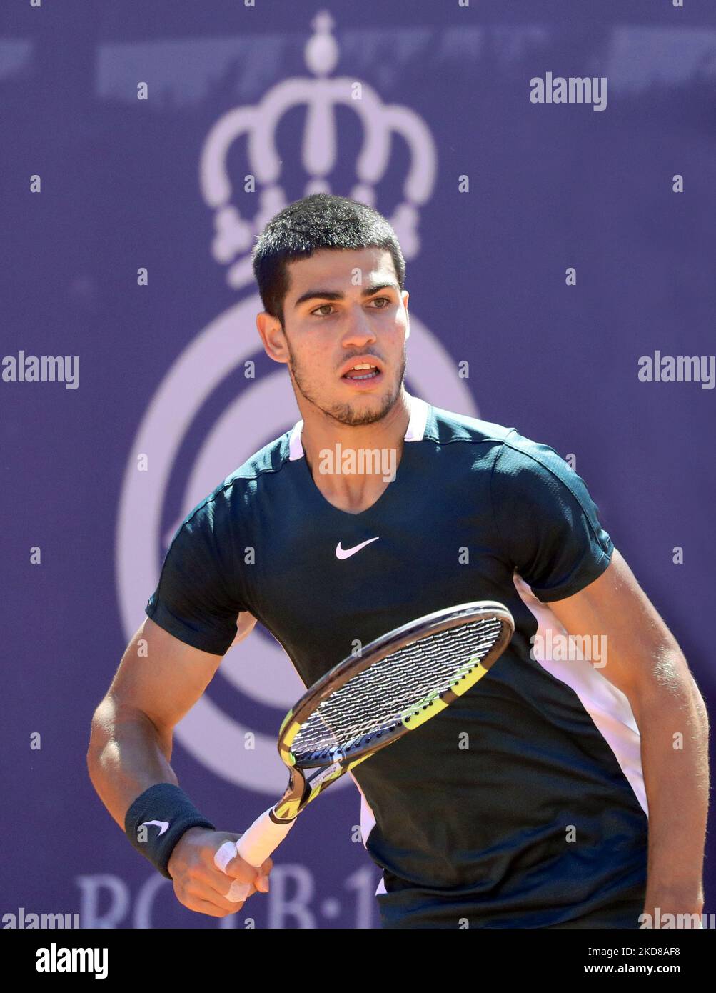 Carlos Alcaraz während der Wiederaufnahme des Spiels gegen Alex De Minaur, das dem Halbfinale des Barcelona Open Banc Sabadell Tennisturniers, 69. Conde de Godo Trophy, am 24.. April 2022 in Barcelona entspricht. (Foto von Joan Valls/Urbanandsport/NurPhoto) Stockfoto