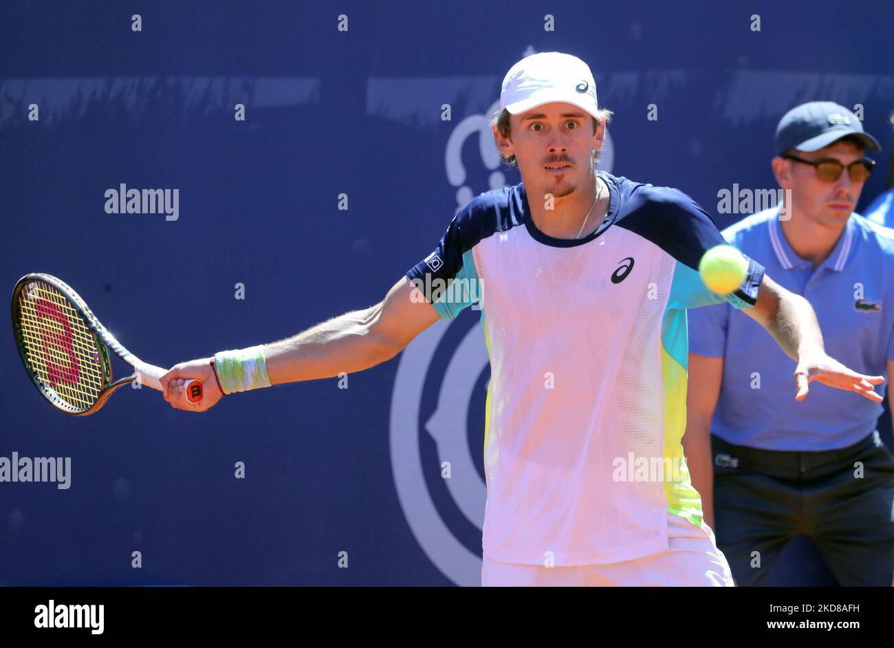 Alex De Minaur während der Wiederaufnahme des Spiels gegen, entsprechend dem Halbfinale des Barcelona Open Banc Sabadell Tennisturniers, 69. Conde de Godo Trophy, in Barcelona, am 24.. April 2022. (Foto von Joan Valls/Urbanandsport/NurPhoto) Stockfoto