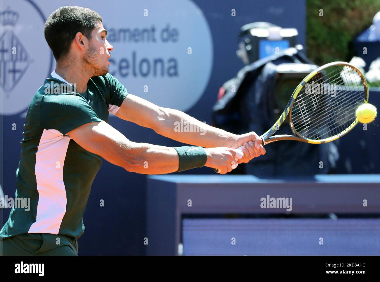 Carlos Alcaraz während der Wiederaufnahme des Spiels gegen Alex De Minaur, das dem Halbfinale des Barcelona Open Banc Sabadell Tennisturniers, 69. Conde de Godo Trophy, am 24.. April 2022 in Barcelona entspricht. (Foto von Joan Valls/Urbanandsport/NurPhoto) Stockfoto