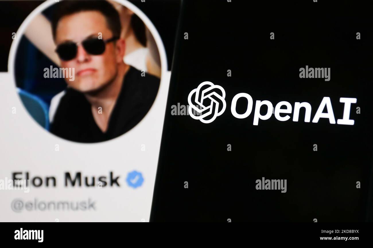 Das OpenAI-Logo auf einem Telefonbildschirm und Elon Musks Twitter-Account auf einem Bildschirm im Hintergrund sind auf diesem Illustrationsfoto zu sehen, das am 24. April 2022 in Polen aufgenommen wurde. (Foto-Illustration von Jakub Porzycki/NurPhoto) Stockfoto