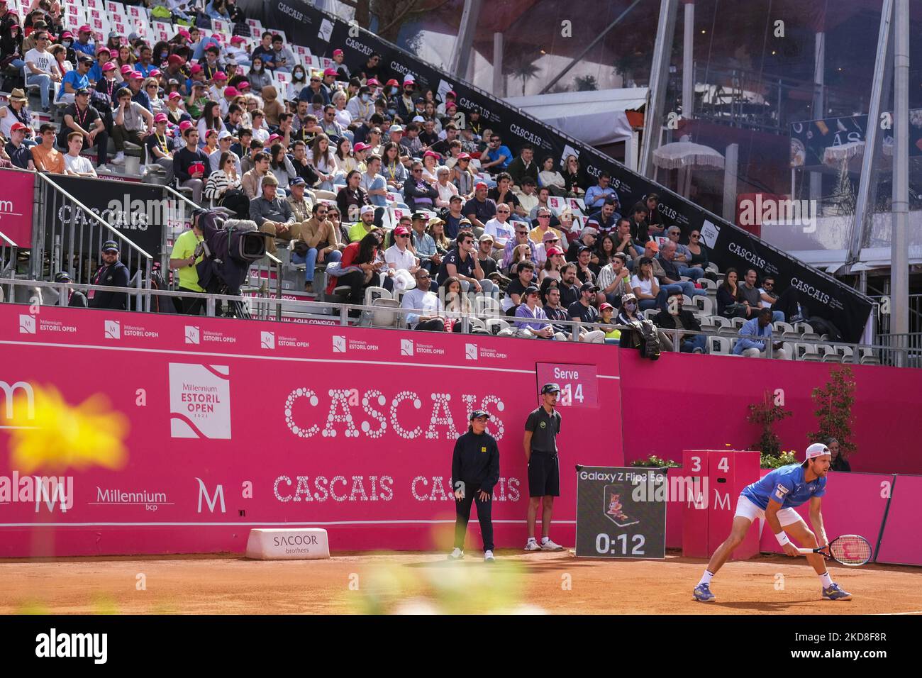 João Sousa aus Portugal tritt am 26. April 2022 beim Millennium Estoril Open ATP 250 Tennisturnier im Estoril Tennis Club, Estoril, Portugal, gegen den Argentinier Sebastian Baez an. (Foto von Nuno Cruz/NurPhoto) Stockfoto