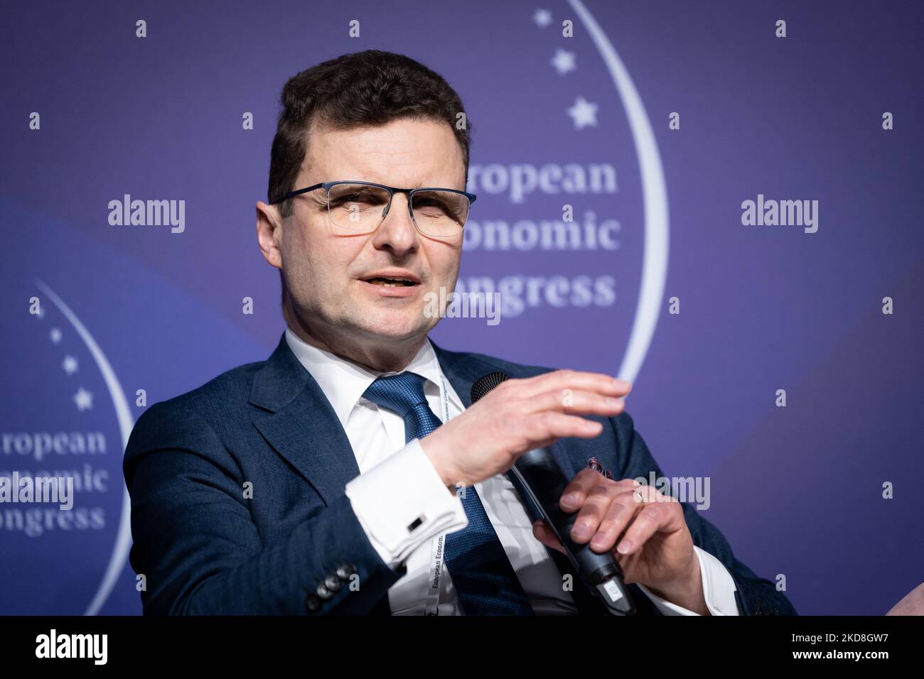 Piotr Podgorski (Managing Director of Transformation, KGHM Polska Miedz SA) während des Europäischen Wirtschaftskongresses in Katowice, Polen, am 26. April 2022 (Foto: Mateusz Wlodarczyk/NurPhoto) Stockfoto