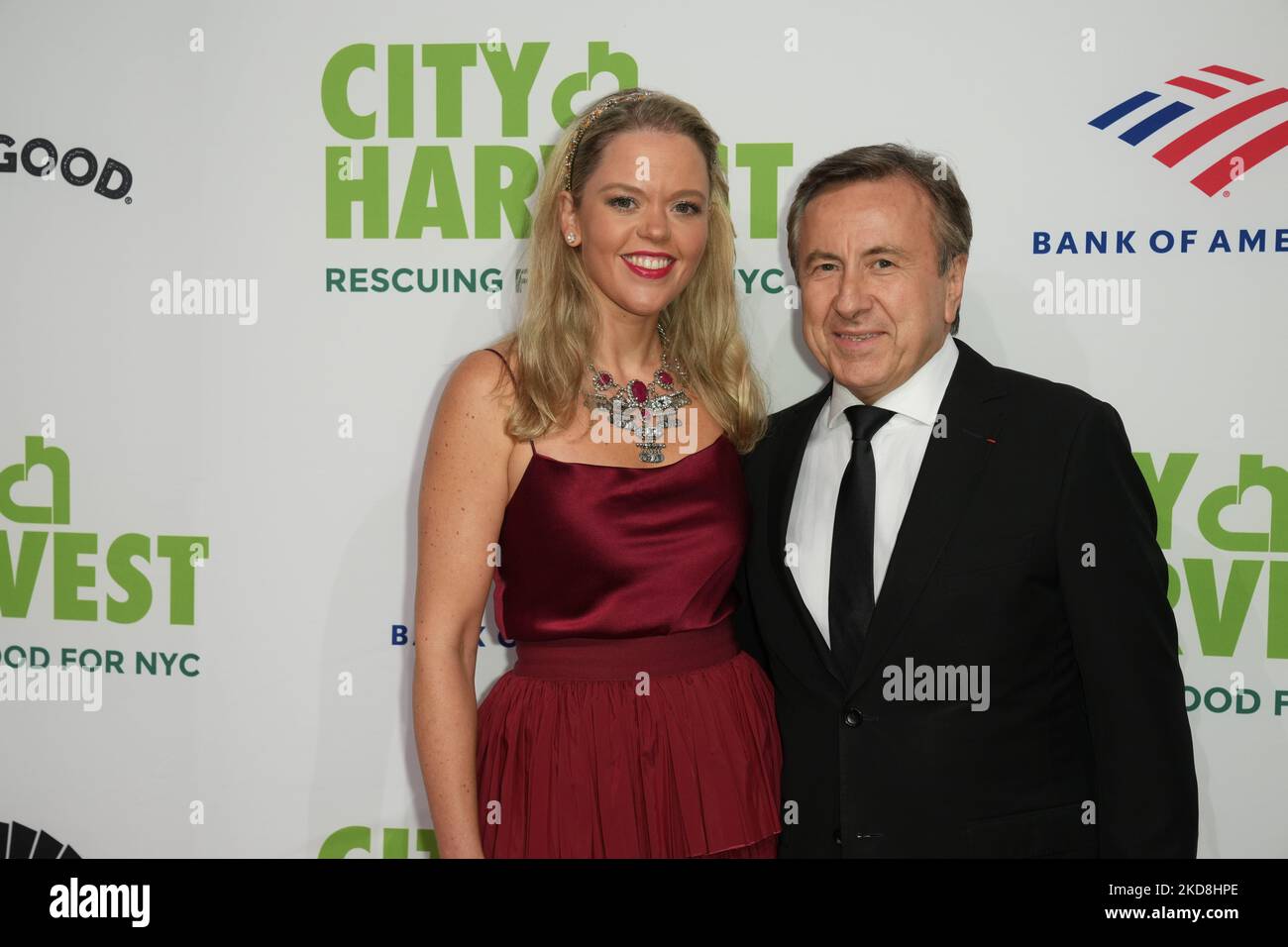 NEW YORK, NEW YORK - 26. APRIL 2022: Katherine Gage und Daniel Boloud nehmen an der City Harvest Show Teil und präsentieren am 26. April in New York City die Gala: Red Supper Club 2022 in der Cipriani 42. Street. (Foto von John Nacion/NurPhoto) Stockfoto