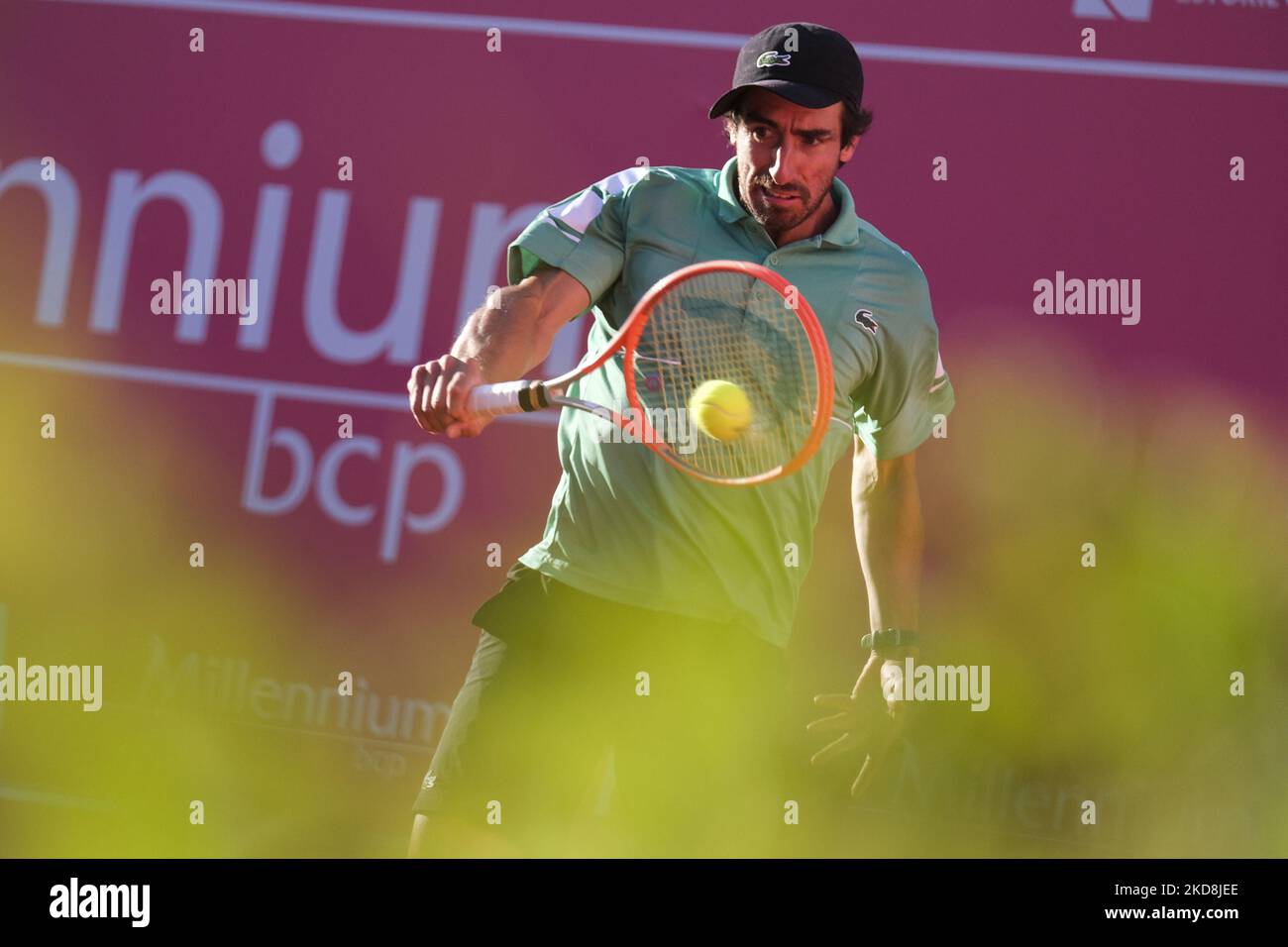 Pablo Cuevas aus Uruguai tritt am 27. April 2022 beim Millennium Estoril Open ATP 250 Tennisturnier im Estoril Tennis Club, Estoril, Portugal, gegen Fernando Verdasco aus Spanien an. (Foto von Nuno Cruz/NurPhoto) Stockfoto