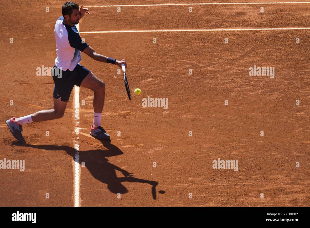 Sebastian Baez aus Argentinien tritt am 28. April 2022 beim Millennium Estoril Open ATP 250 Tennisturnier im Estoril Tennis Club, Estoril, Portugal, gegen Marin Cilic aus Kroatien an. (Foto von Nuno Cruz/NurPhoto) Stockfoto