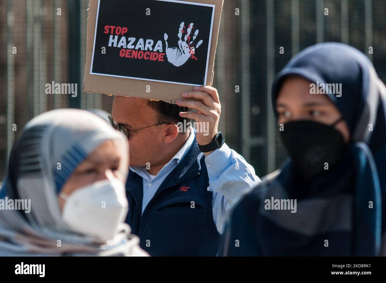 Auf der Piazza della Repubblica in Rom fand am 30. April 2022 eine Demonstration zur Unterstützung des Volkes von Hazara statt, um „die Gewalt und die fortwährenden Angriffe zu verurteilen und die Welt zu bitten, nicht vergessen zu werden“ (Foto: Andrea Ronchini/NurPhoto) Stockfoto