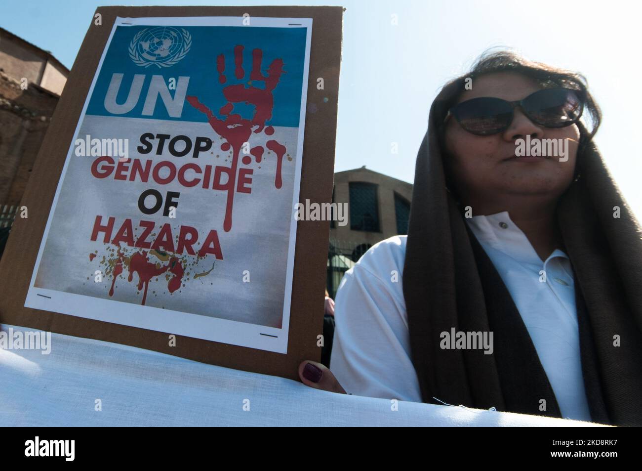 Auf der Piazza della Repubblica in Rom fand am 30. April 2022 eine Demonstration zur Unterstützung des Volkes von Hazara statt, um „die Gewalt und die fortwährenden Angriffe zu verurteilen und die Welt zu bitten, nicht vergessen zu werden“ (Foto: Andrea Ronchini/NurPhoto) Stockfoto
