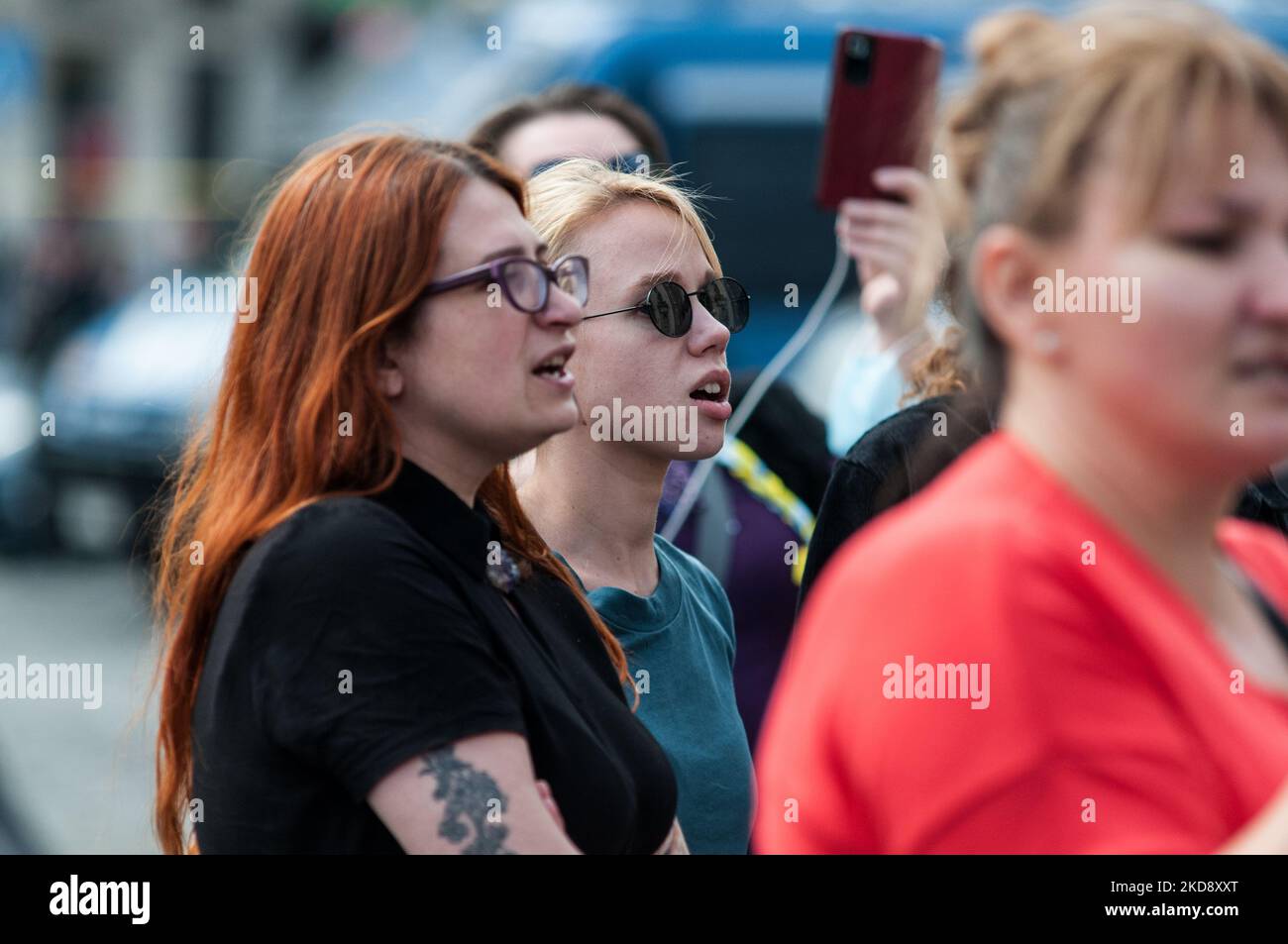 Kateryna Prokopenko, die Frau des Kommandeurs der Asowbrigade, die bei den ukrainischen Bürgern anwesend ist, demonstrieren in der Nähe der Botschaft der Russischen Föderation gegen den Krieg in der Ukraine am 01. Mai 2022 in Rom, Italien. (Foto von Andrea Ronchini/NurPhoto) Stockfoto