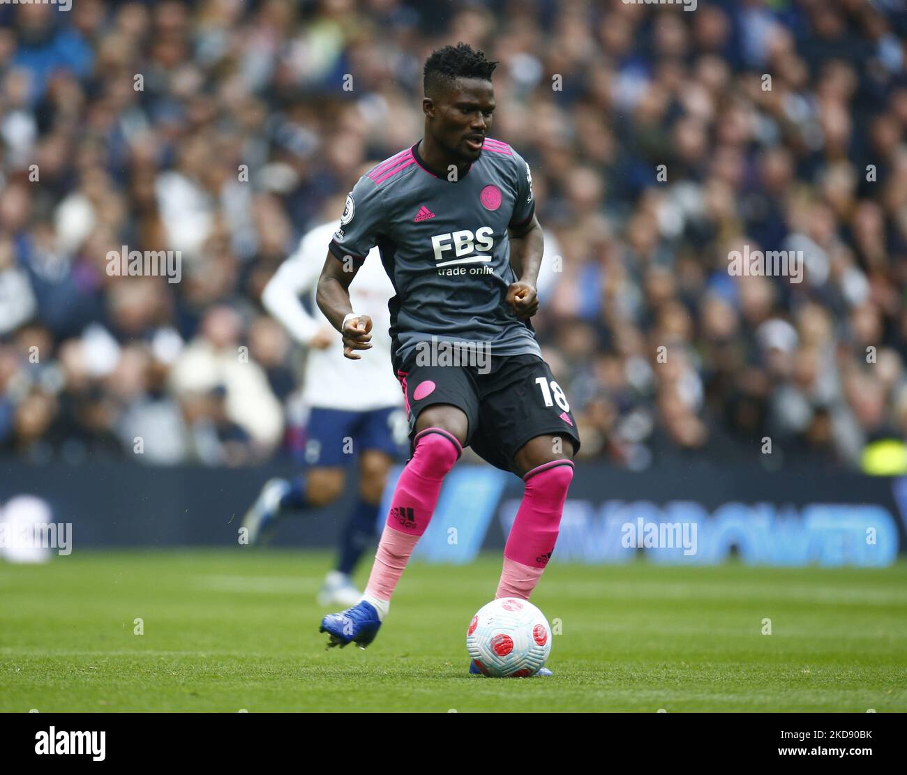 Youri Tielemans von Leicester City während der Premier League zwischen Tottenham Hotspur und Leicester City im Tottenham Hotspur Stadion, London, England am 01.. Mai 2022 (Foto by Action Foto Sport/NurPhoto) Stockfoto