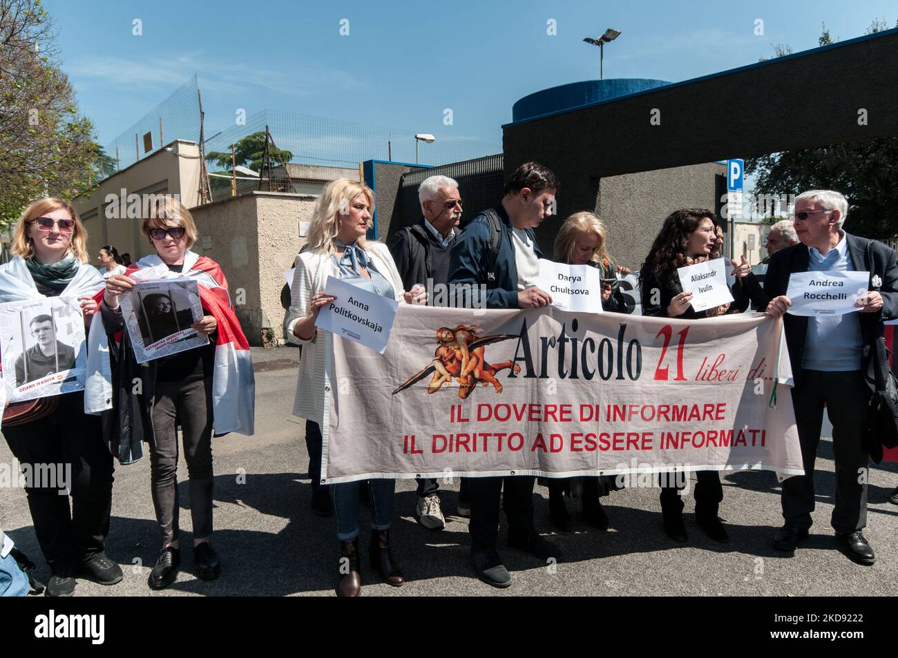 Demonstration anlässlich des Welttages der Pressefreiheit, der Fnsi, Articolo21 und Amnesty International, in der Nähe der russischen Botschaft in Rom, "um gegen die Invasion der Ukraine und das Würgen unabhängiger russischer und weißrussischer Medien zu protestieren", am 03. Mai 2022 in Rom, Italien. (Foto von Andrea Ronchini/NurPhoto) Stockfoto