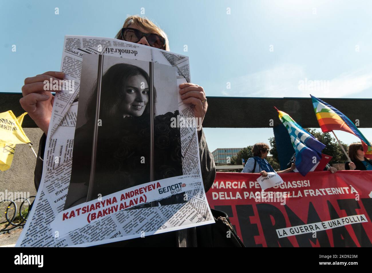 Demonstration anlässlich des Welttages der Pressefreiheit, der Fnsi, Articolo21 und Amnesty International, in der Nähe der russischen Botschaft in Rom, "um gegen die Invasion der Ukraine und das Würgen unabhängiger russischer und weißrussischer Medien zu protestieren", am 03. Mai 2022 in Rom, Italien. (Foto von Andrea Ronchini/NurPhoto) Stockfoto