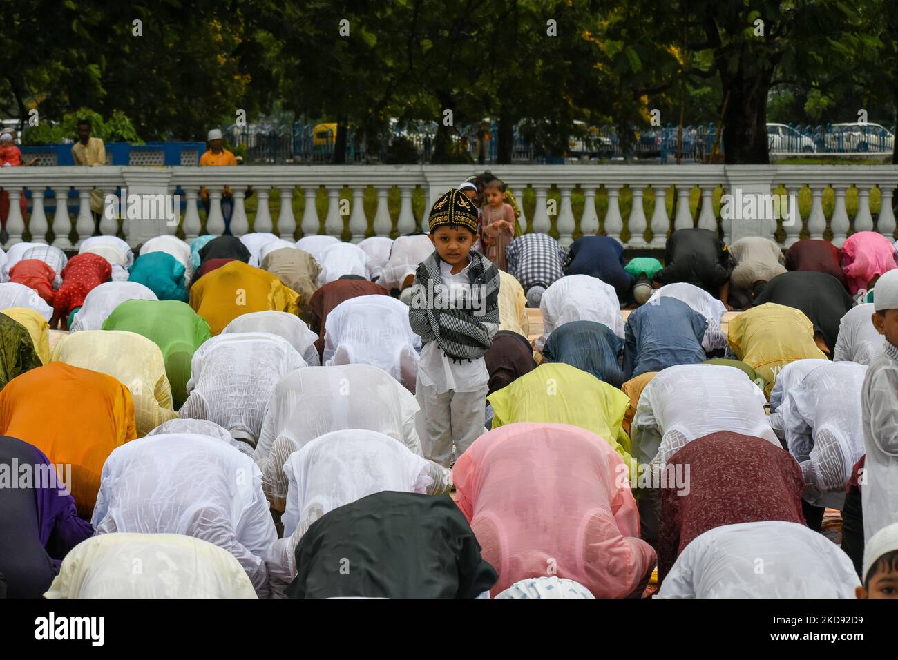 Die muslimische Gemeinschaft beobachtet Eid-UL-Fitr nach dem Ende des Ramadan-Monats in Kalkutta, Indien, am 3. Mai 2022. (Foto von Debarchan Chatterjee/NurPhoto) Stockfoto