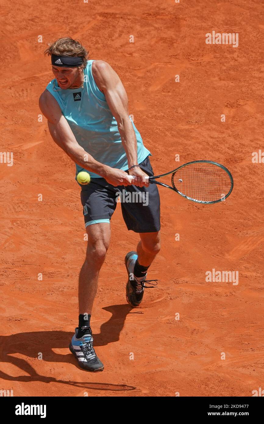 Alexander Zverev aus Deutschland spielt am siebten Tag der Mutua Madrid Open im La Caja Magica am 04. Mai 2022 in Madrid, Spanien, in ihrer dritten Runde gegen Marin Cilic aus Kroatien. (Foto von Oscar Gonzalez/NurPhoto) Stockfoto