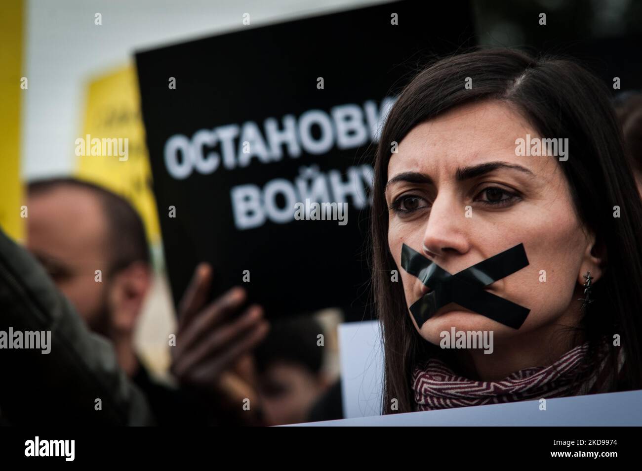 Aktivisten von Amnesty International nehmen am 5. Mai 2022 an der Demonstration „„Stoppt die Unterdrückung von Dissens in Russland“ in der Nähe der russischen Botschaft in Rom, Italien, Teil. (Foto von Andrea Ronchini/NurPhoto) Stockfoto