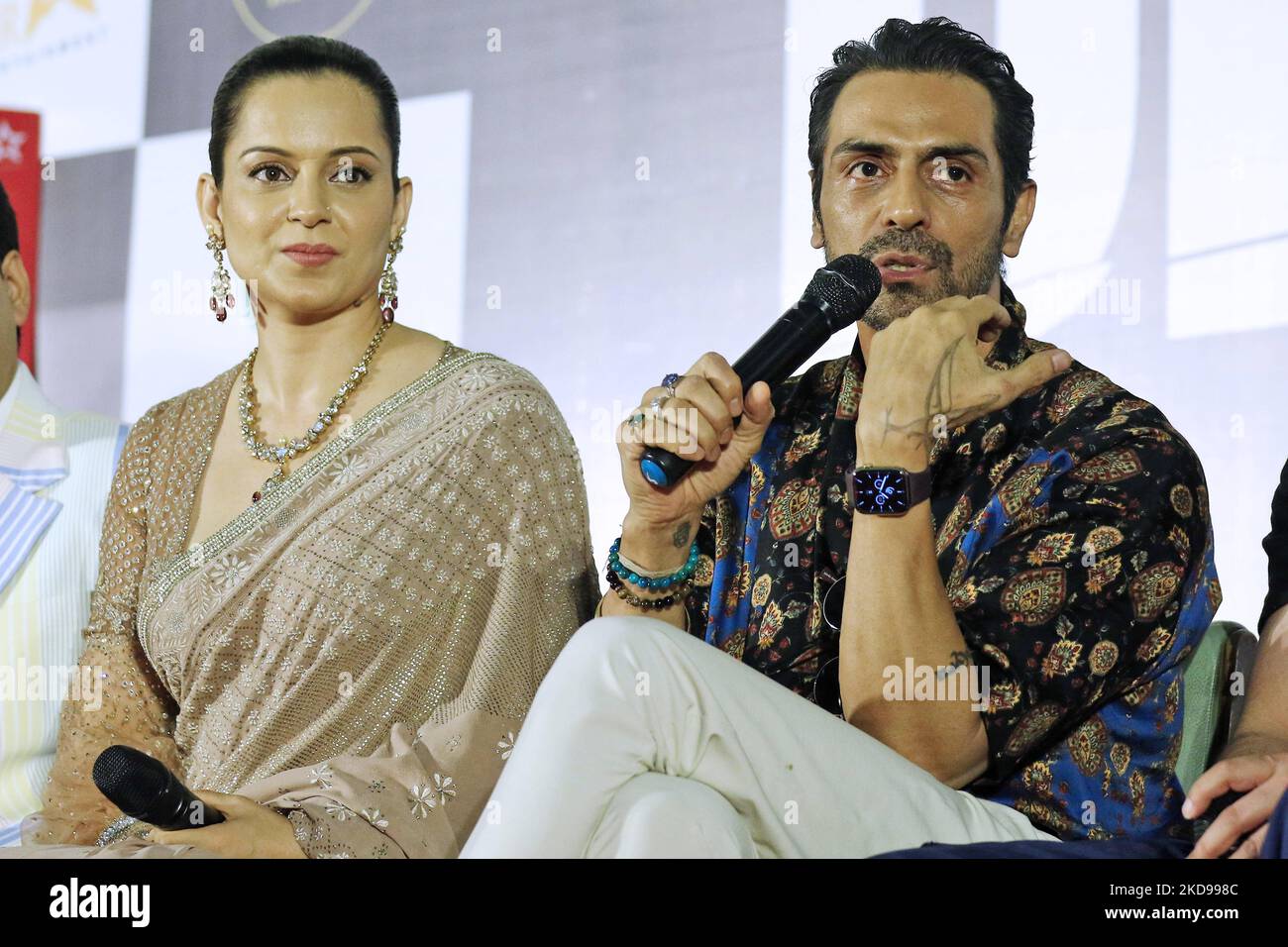 Die Bollywood-Schauspieler Kangana Ranaut und Arjun Rampal sprechen während der Promotion ihres kommenden Films „Dhaakad“ in Jaipur, Rajasthan, Indien, am Donnerstag, 5. Mai 2022.(Foto von Vishal Bhatnagar/NurPhoto) Stockfoto