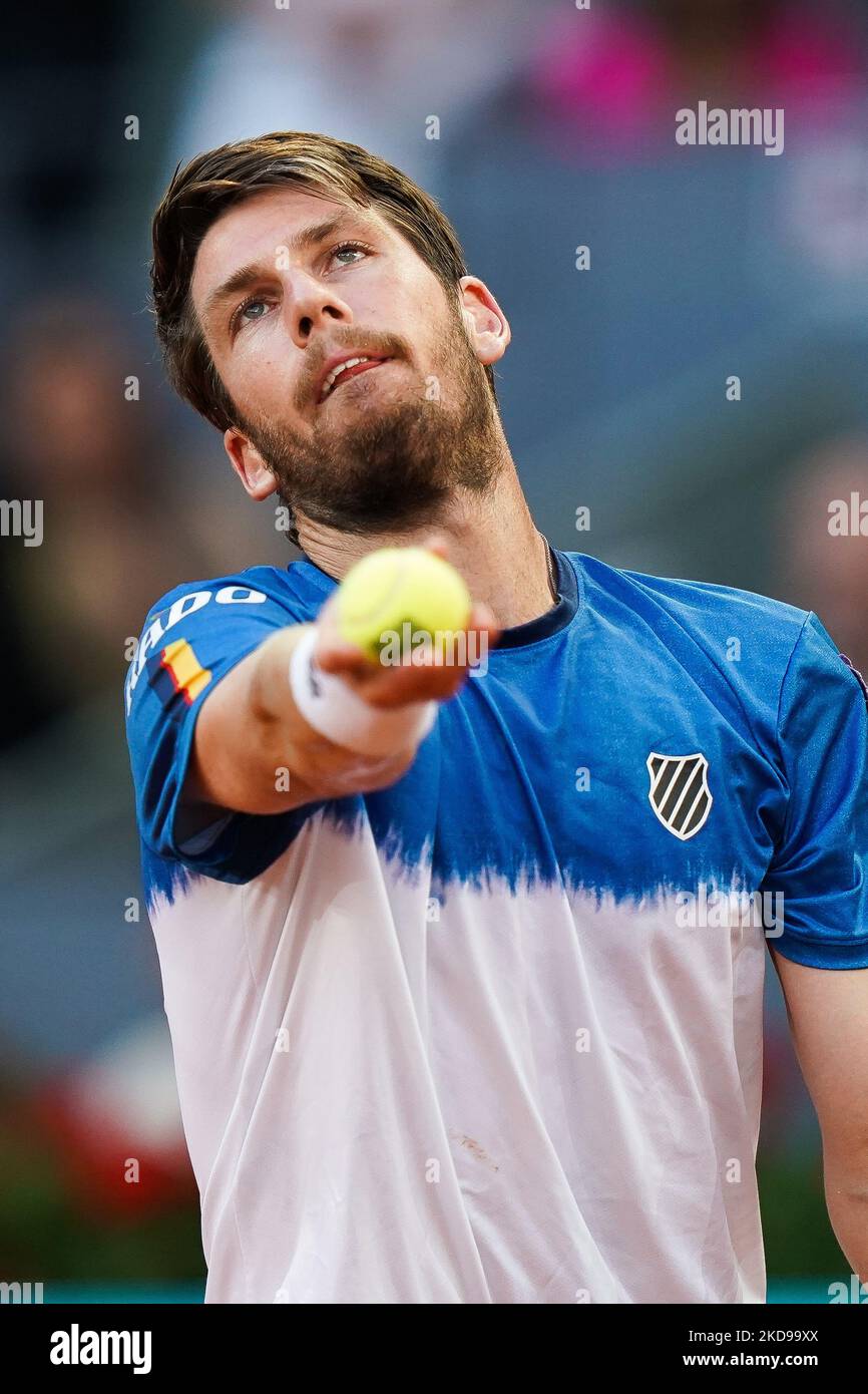 Cameron Norrie aus Großbritannien, Spieler von Carlos Alcaraz aus Spanien, während ihres dritten Männermatches am achten Tag der Mutua Madrid Open am 05. Mai 2022 in La Caja Magica in Madrid, Spanien (Foto von Oscar Gonzalez/NurPhoto) Stockfoto