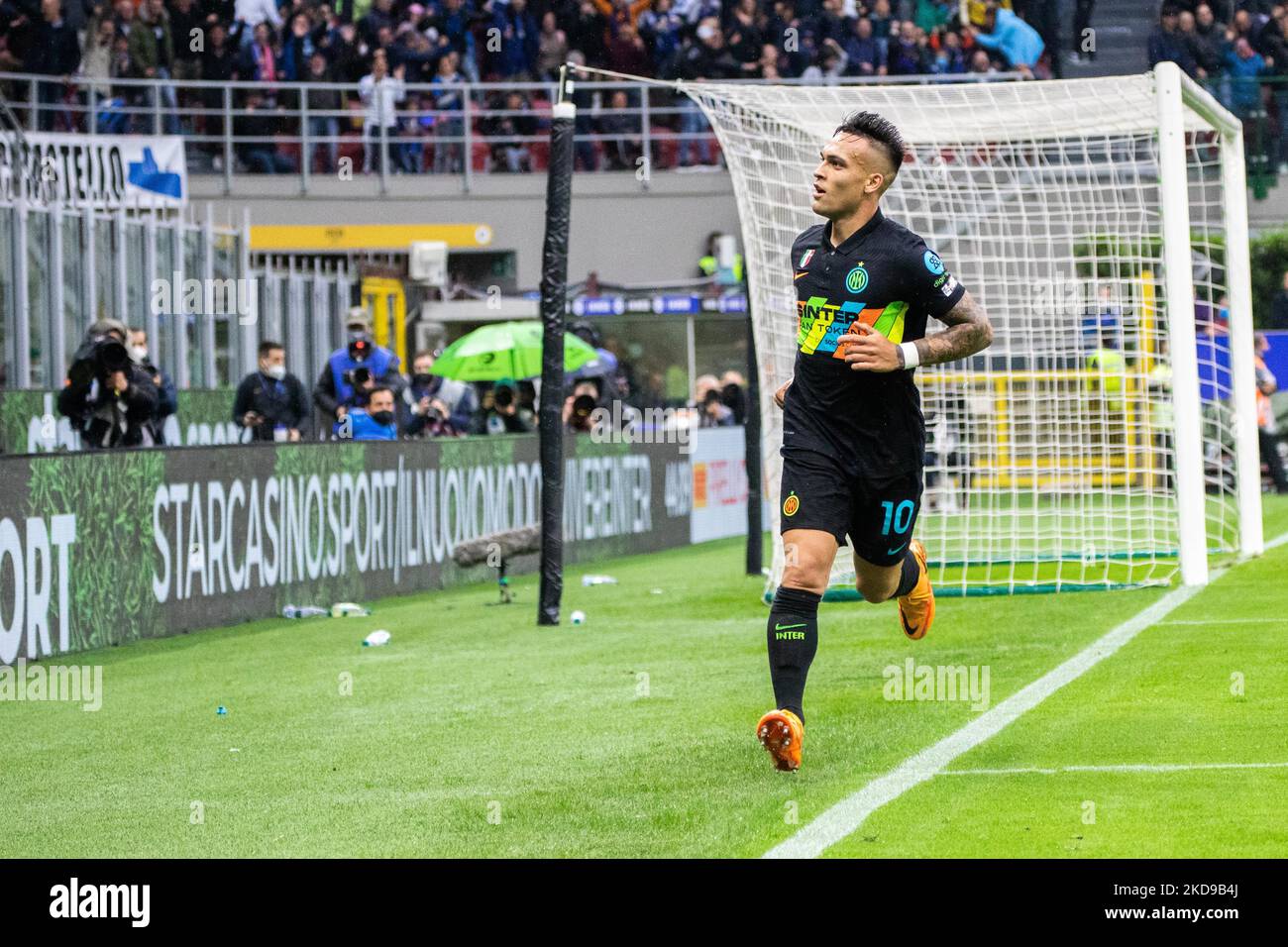 Lautaro Martinez in Aktion während des Fußballspiels des FC Internazionale und des FC Empoli im Stadio Giuseppe Meazza in San Siro, Mailand, Italien am 06,2022. Mai (Foto: Mairo Cinquetti/NurPhoto) Stockfoto