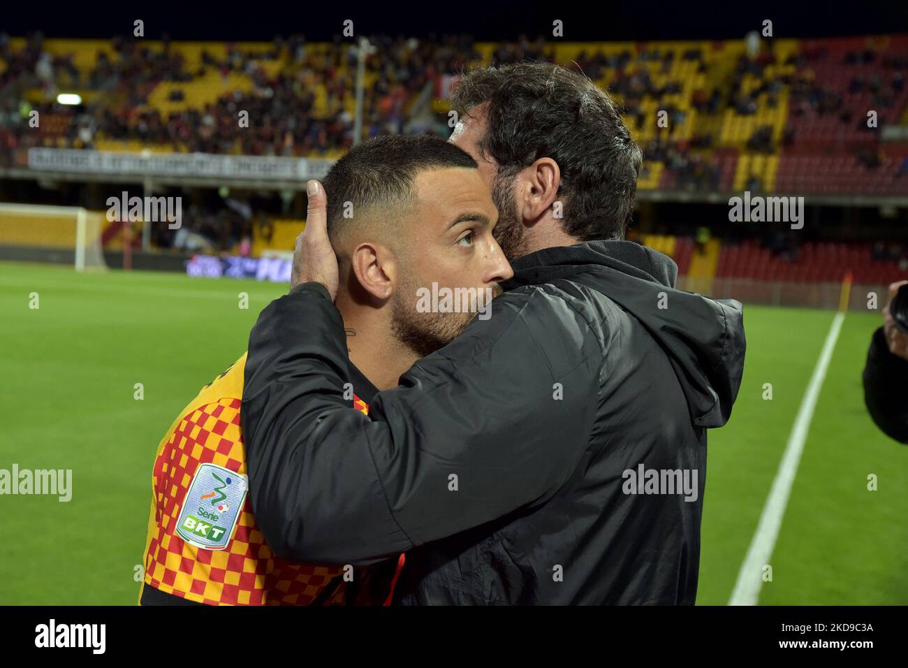 Insigne e Mister Caserta (Benevento) während des italienischen Fußballspiel der Serie B Benevento Calcio gegen SPAL am 06. Mai 2022 im Stadio Ciro Vigorito in Benevento, Italien (Foto: Ciro Santangelo/LiveMedia/NurPhoto) Stockfoto