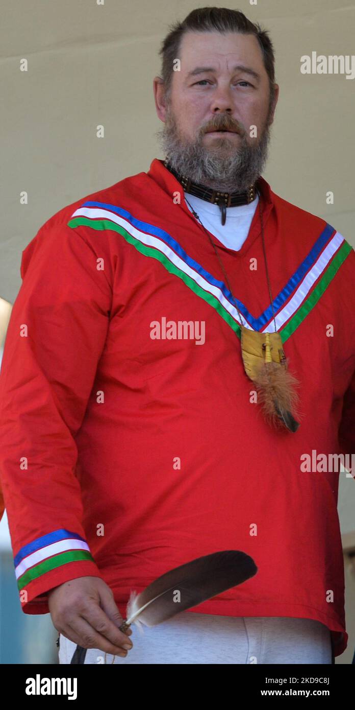 Patrick James King sitzt in einem Tipi während eines Sit-in-Protests auf dem legislativen Gelände von Alberta in Edmonton (BILD DER AKTE vom 22. Oktober 2021). Pat King ist bekannt für die Proteste gegen COVID-19-Mandate. Er leitete die Wexit-Bewegung, die sich für die Abspaltung einsetzte, Alberta und andere westliche Provinzen, führte die United We Roll-Bewegung an und fungierte als regionaler Organisator des Kanada-Konvoi-Protestes. King wurde am 18. Februar 2022 bei den Protesten des kanadischen Konvois in Ottawa verhaftet und ist mehreren Anklagen ausgesetzt. Am Samstag, den 7. Mai 2022, in Edmonton, Alberta, Kanada. (Foto von Artur Widak/NurPhoto) Stockfoto
