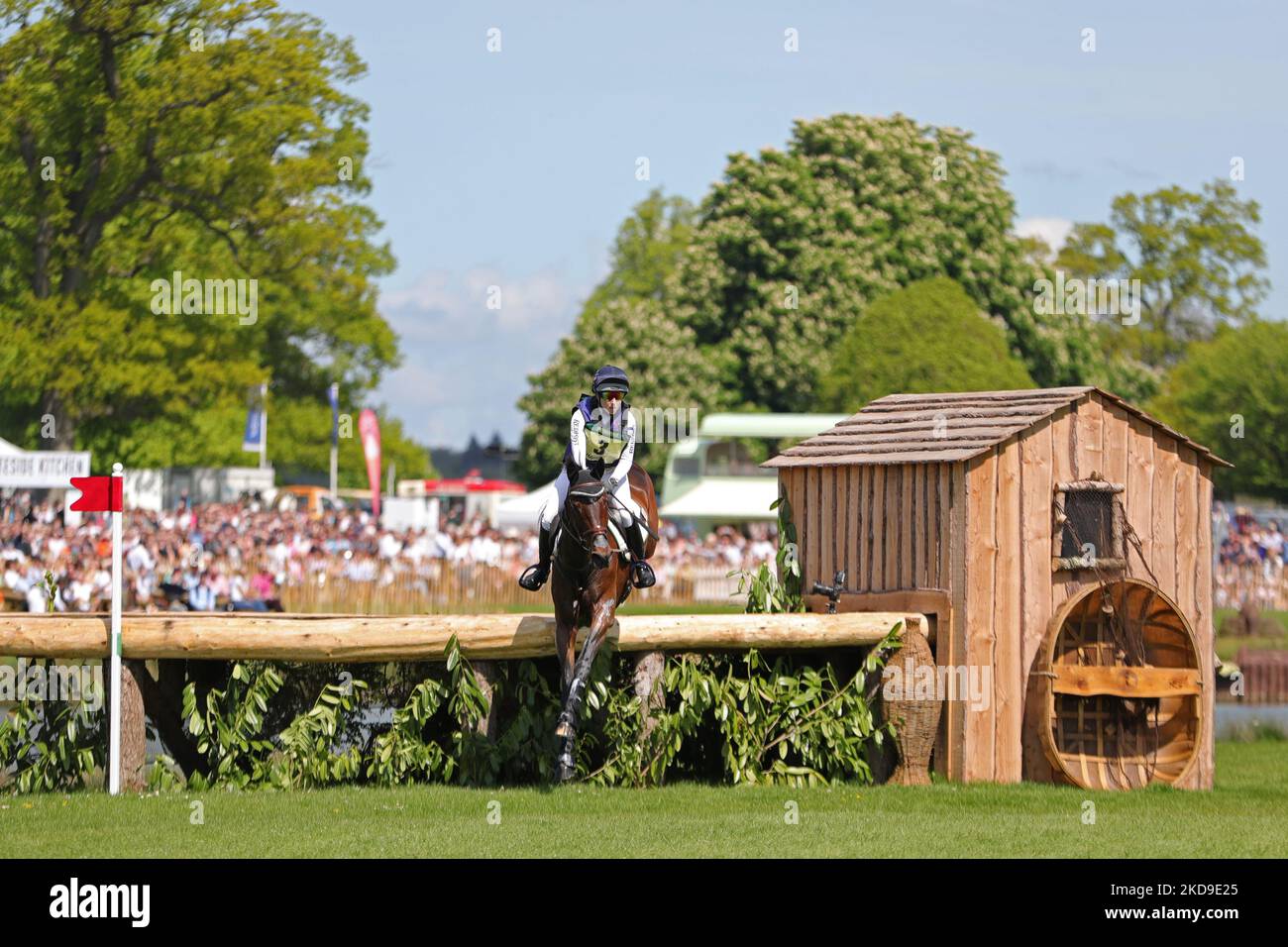 Tom McEwen reitet Toledo de Kerser während des Cross Country Events bei Badminton Horse Trials, Badminton House, Badminton am Samstag, 7.. Mai 2022. (Foto von Jon Bromley/MI News/NurPhoto) Stockfoto